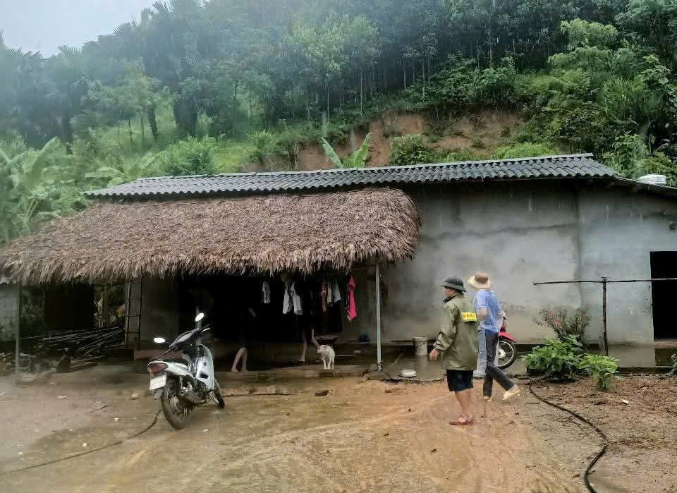 L&agrave;o Cai: Hơn 400 hộ d&acirc;n phải di dời do mưa lớn, nguy cơ sạt lở v&agrave; ngập &uacute;ng- Ảnh 3.