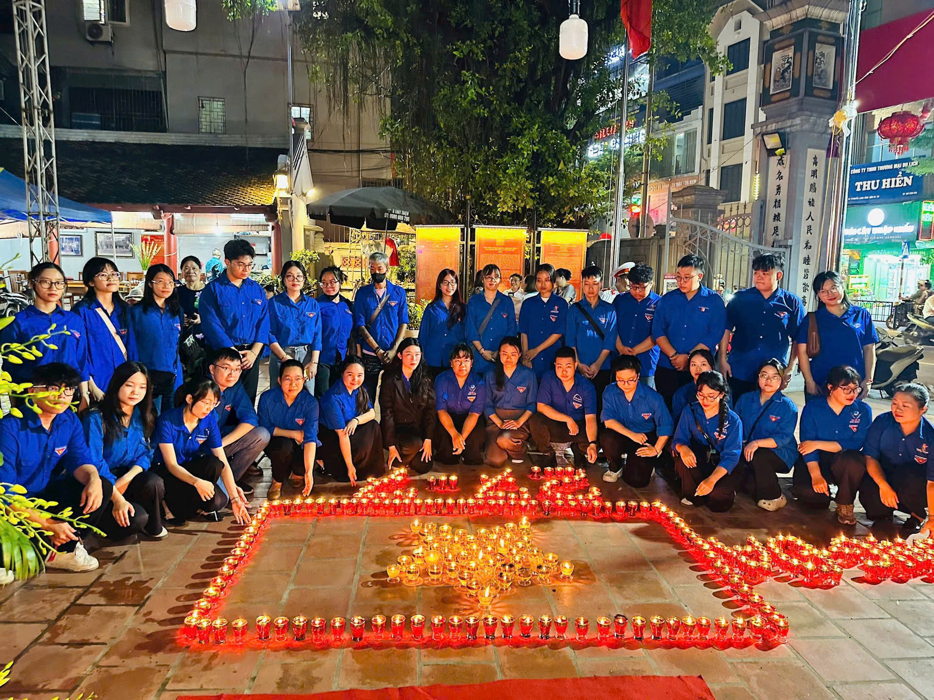 Khắp Thủ đ&ocirc; lung linh "mỗi ngọn nến - một tấm l&ograve;ng" tri &acirc;n c&aacute;c anh h&ugrave;ng liệt sĩ- Ảnh 7.