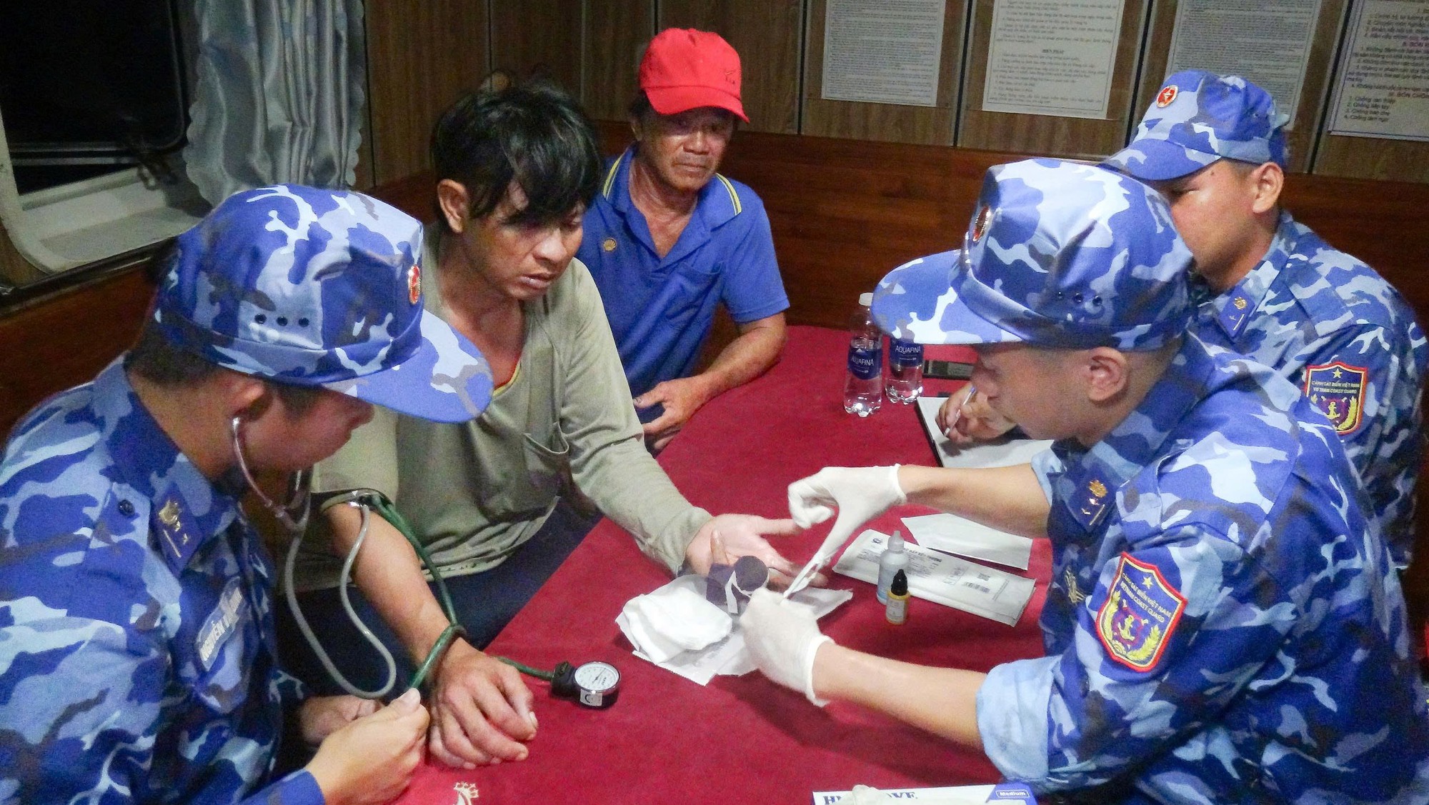 Ngư d&acirc;n ở An Giang bị tai nạn lao động được cảnh s&aacute;t biển cứu sống- Ảnh 1.