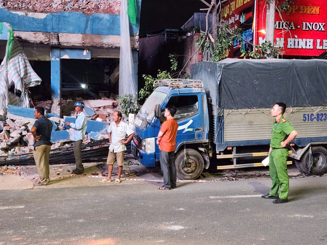 Đồng Nai: Khẩn trương khắc phục sự cố th&aacute;o dỡ rạp Thanh B&igrave;nh- Ảnh 1.