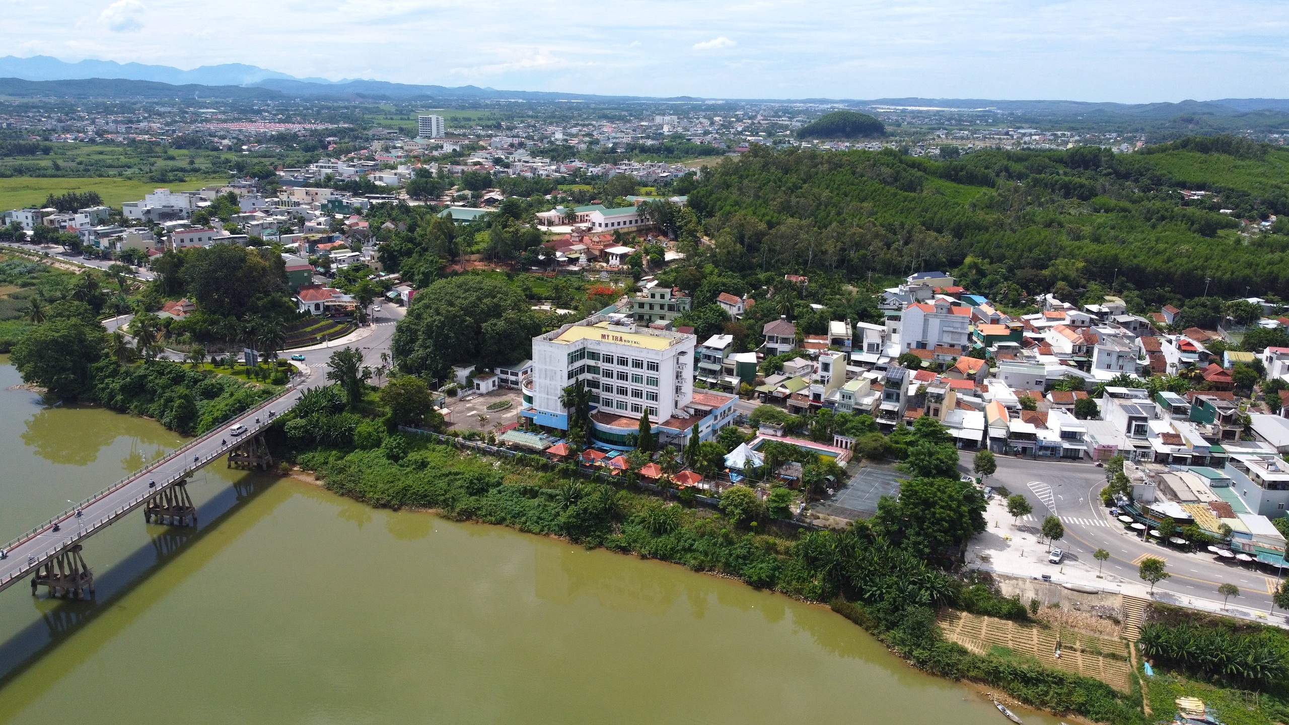 Quảng Ng&atilde;i: Cận cảnh cầu Tr&agrave; Kh&uacute;c 1 trước ng&agrave;y được x&acirc;y mới- Ảnh 13.