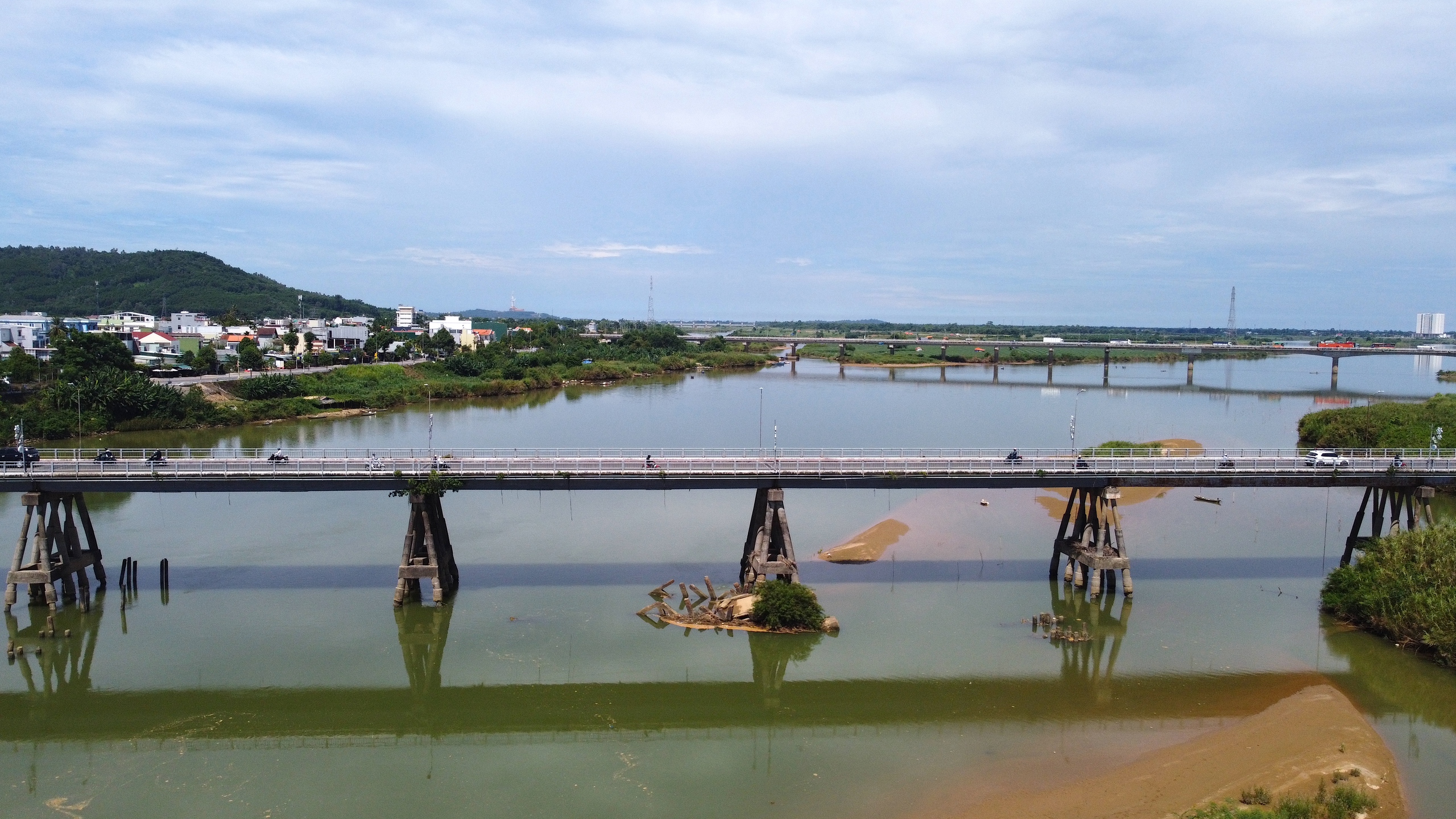 Quảng Ng&atilde;i: Cận cảnh cầu Tr&agrave; Kh&uacute;c 1 trước ng&agrave;y được x&acirc;y mới- Ảnh 4.