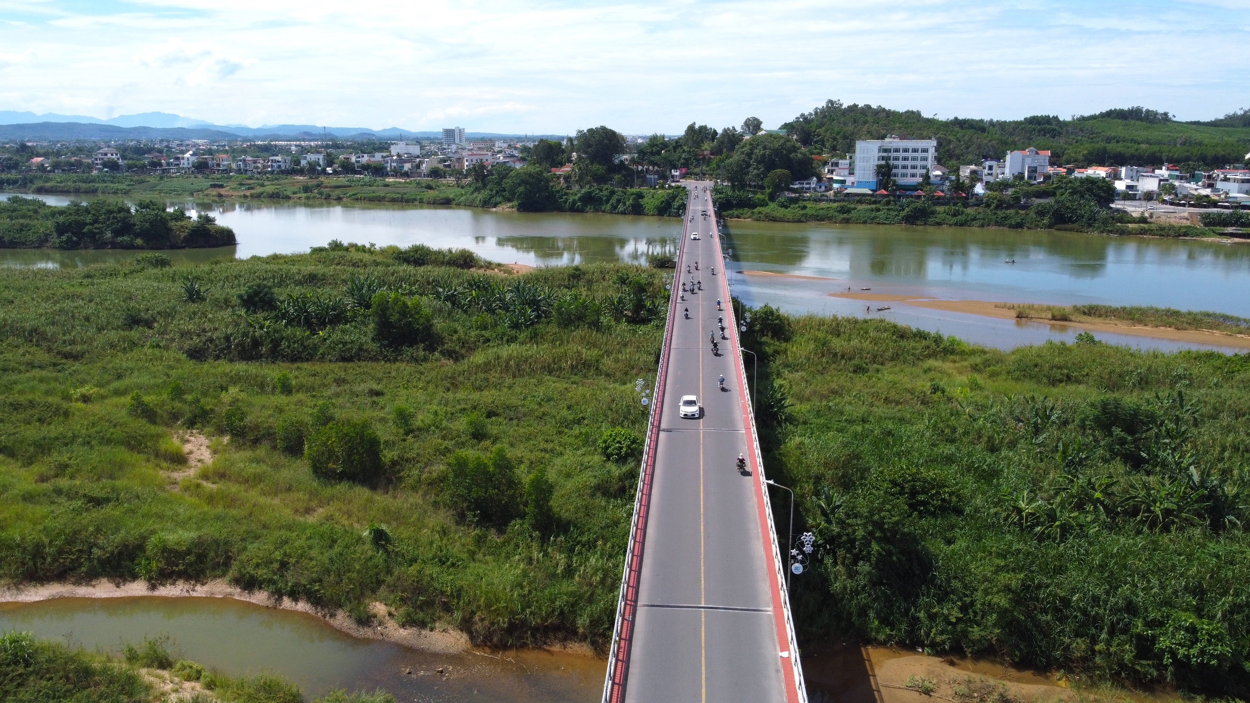 Quảng Ng&atilde;i: Cận cảnh cầu Tr&agrave; Kh&uacute;c 1 trước ng&agrave;y được x&acirc;y mới- Ảnh 2.