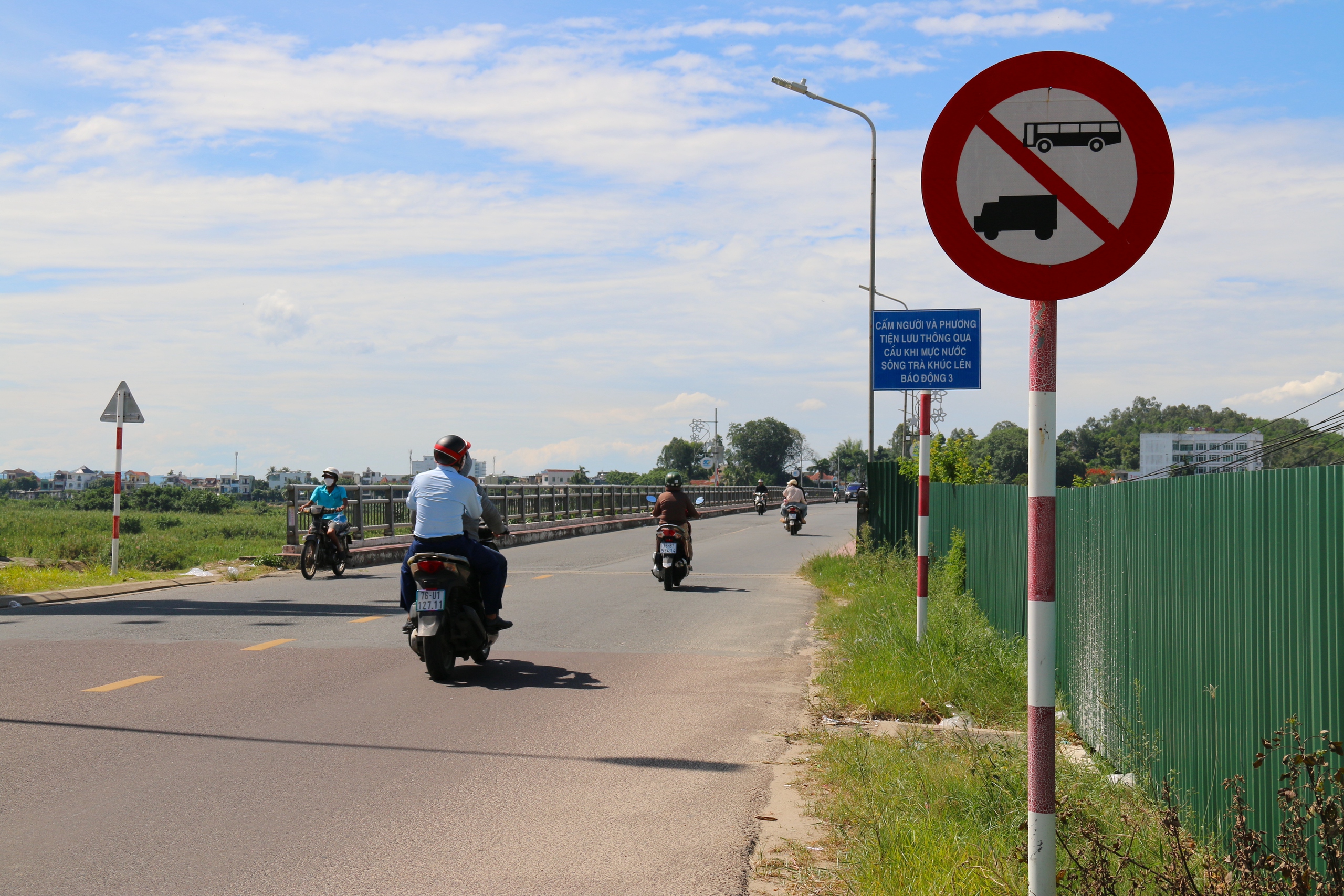 Quảng Ng&atilde;i: Cận cảnh cầu Tr&agrave; Kh&uacute;c 1 trước ng&agrave;y được x&acirc;y mới- Ảnh 10.