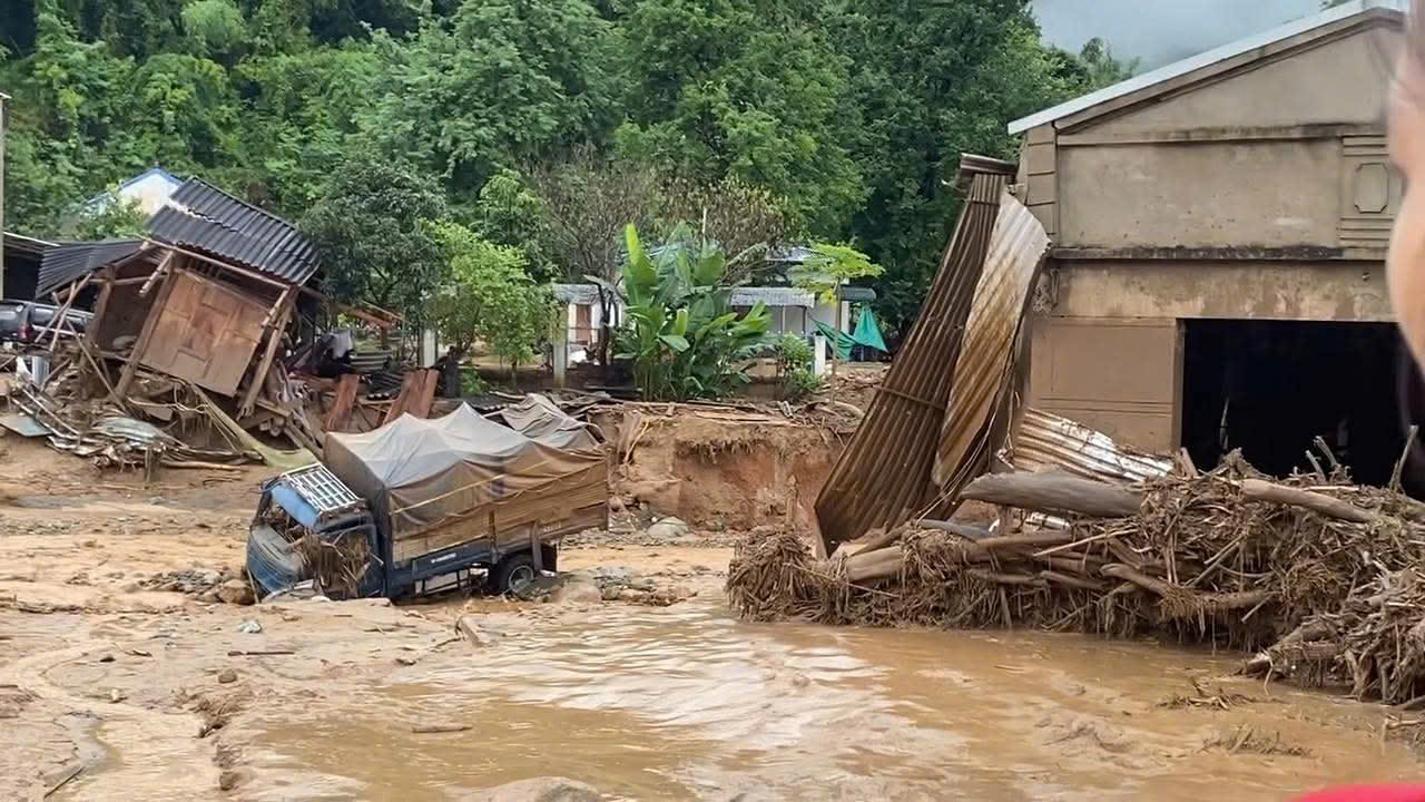 Sơn La: Mưa lũ ập về trong đêm làm hai người chết, hai người mất tích- Ảnh 2. Sơn La: Mưa lũ ập về trong đêm làm hai người chết, hai người mất tích- Ảnh 2.