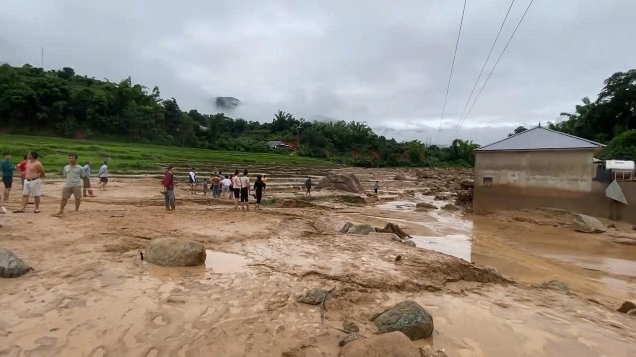 Sơn La: Mưa lũ ập về trong đêm làm hai người chết, hai người mất tích- Ảnh 1. Sơn La: Mưa lũ ập về trong đêm làm hai người chết, hai người mất tích- Ảnh 1.