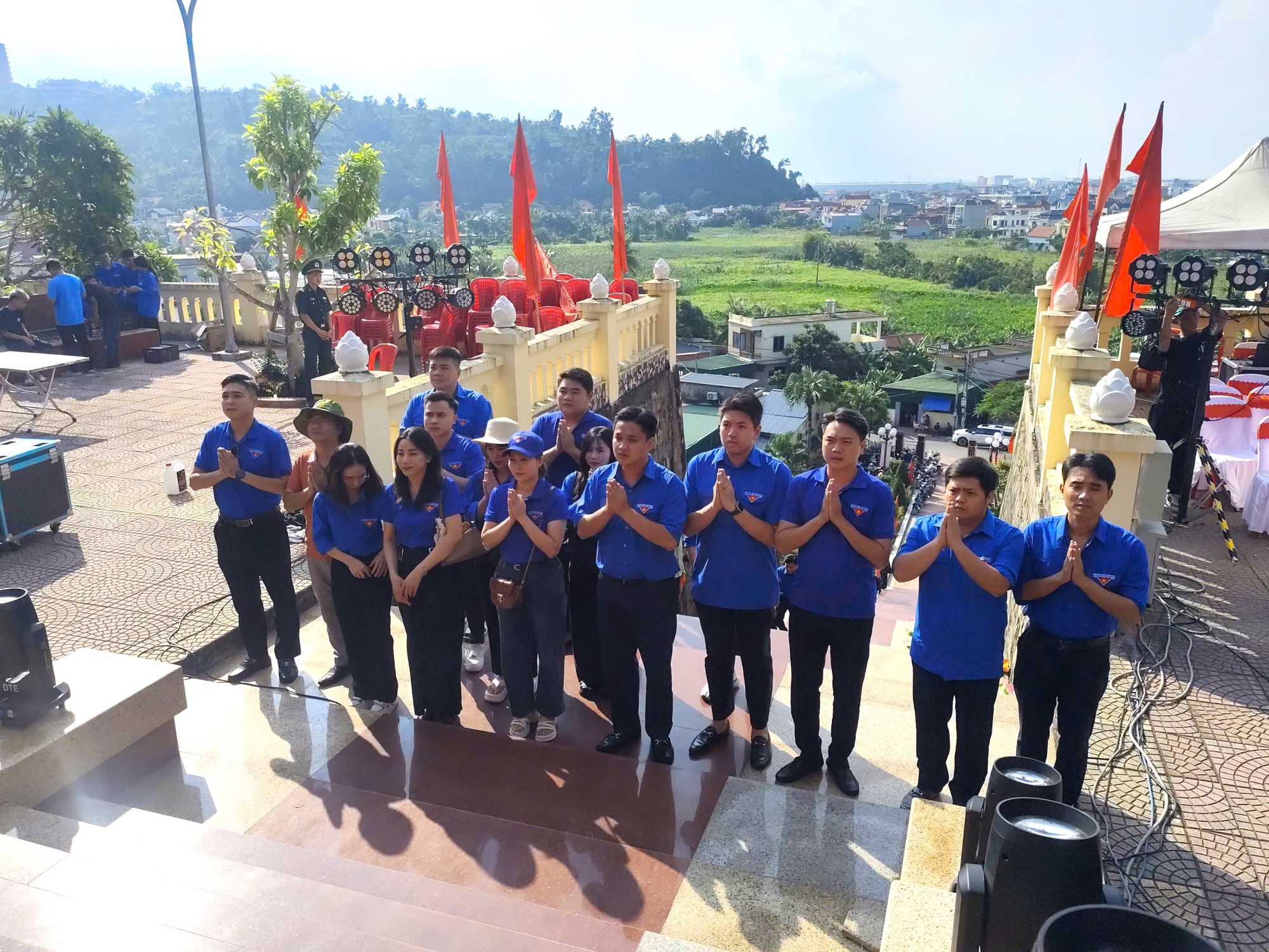 Đo&agrave;n Thanh ni&ecirc;n B&aacute;o X&acirc;y dựng tri &acirc;n cựu chiến binh t&agrave;u kh&ocirc;ng số, thăm gia đ&igrave;nh ch&iacute;nh s&aacute;ch- Ảnh 1.