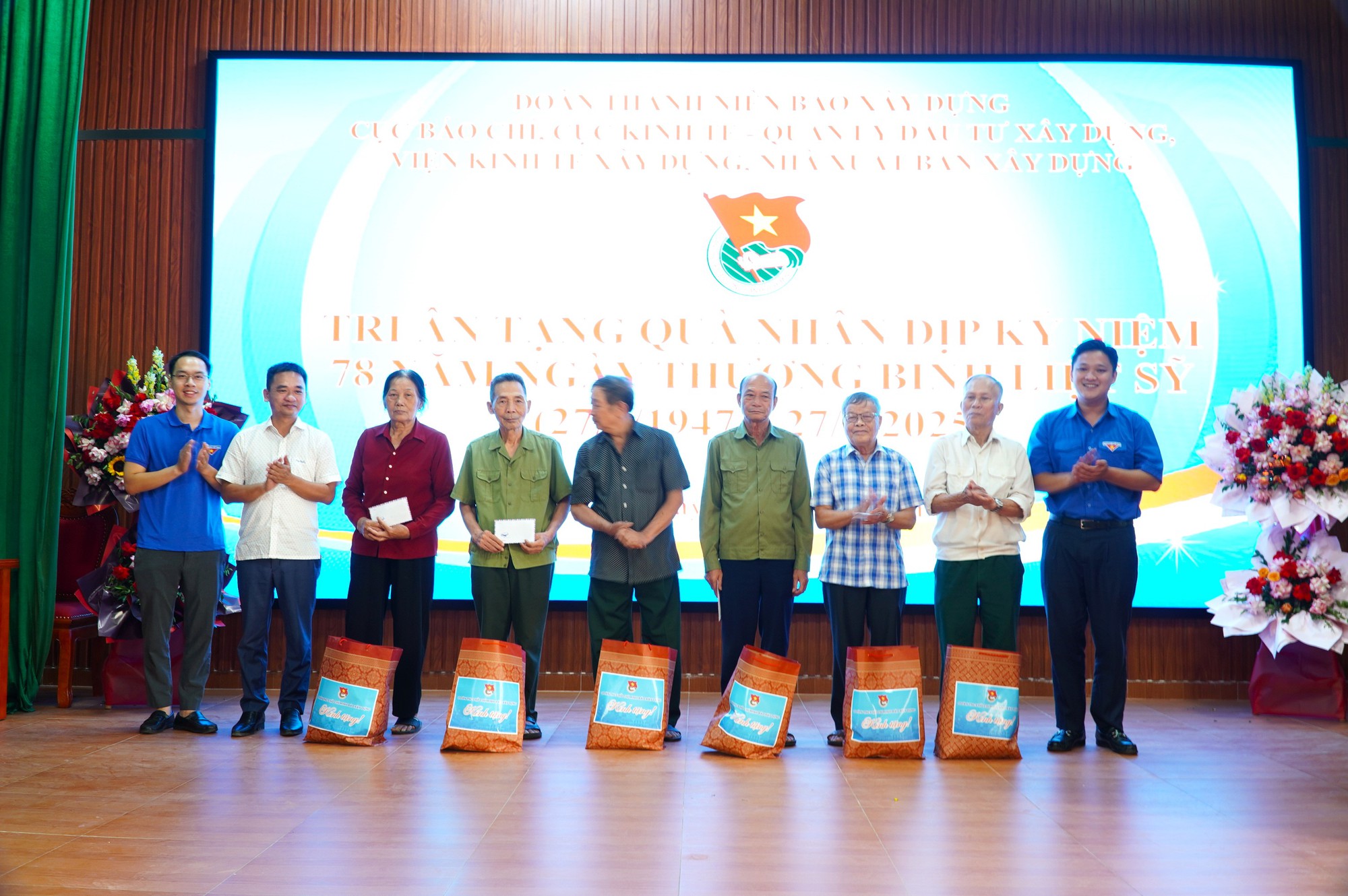 Đo&agrave;n Thanh ni&ecirc;n B&aacute;o X&acirc;y dựng tri &acirc;n cựu chiến binh t&agrave;u kh&ocirc;ng số, thăm gia đ&igrave;nh ch&iacute;nh s&aacute;ch- Ảnh 3.