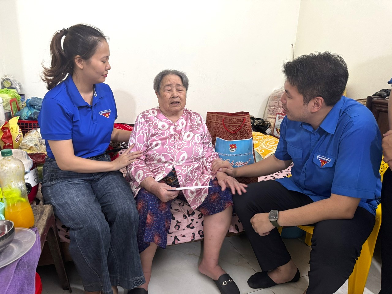 Đo&agrave;n Thanh ni&ecirc;n B&aacute;o X&acirc;y dựng tri &acirc;n cựu chiến binh t&agrave;u kh&ocirc;ng số, thăm gia đ&igrave;nh ch&iacute;nh s&aacute;ch- Ảnh 10.