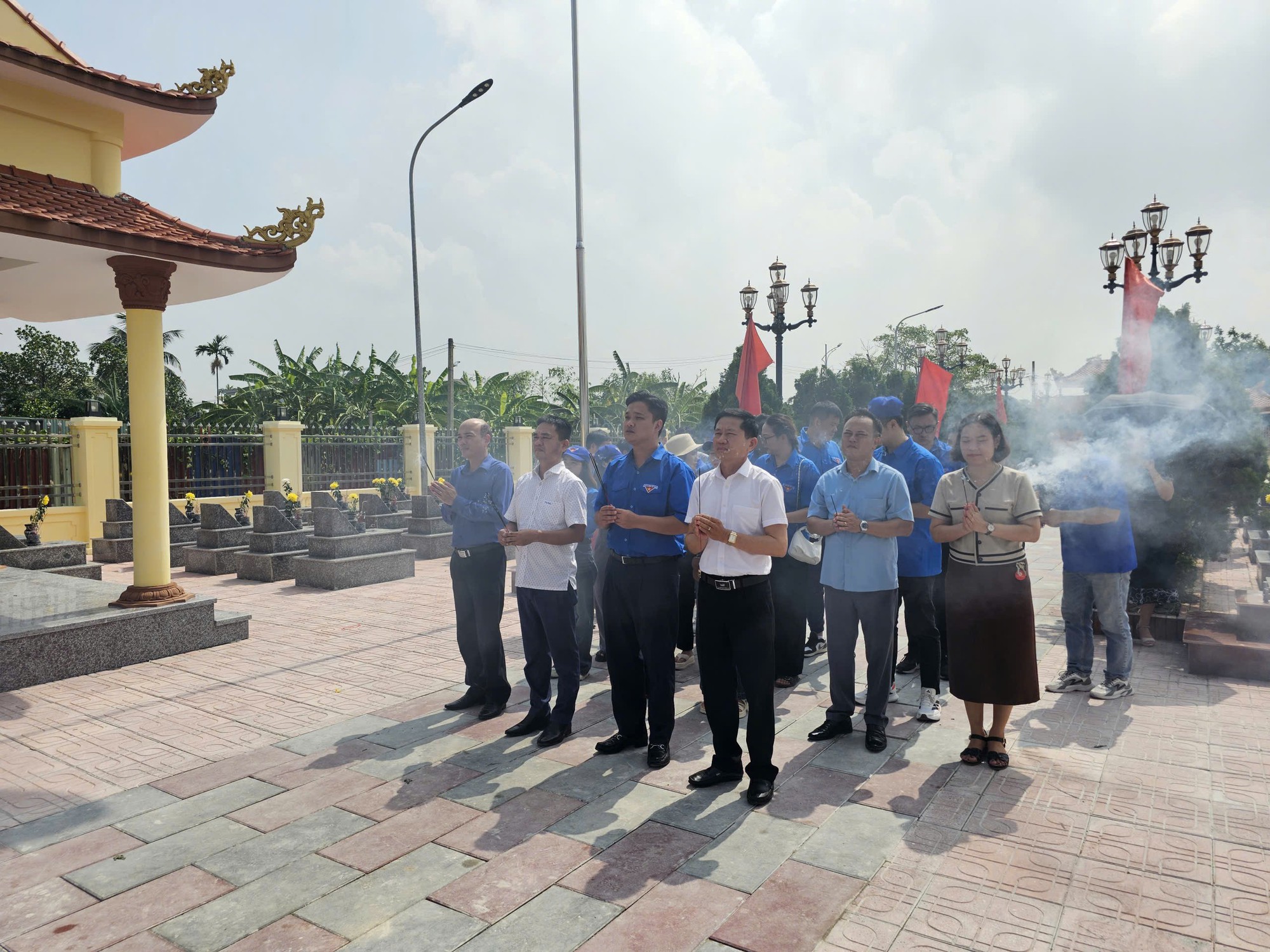 Đo&agrave;n Thanh ni&ecirc;n B&aacute;o X&acirc;y dựng tri &acirc;n cựu chiến binh t&agrave;u kh&ocirc;ng số, thăm gia đ&igrave;nh ch&iacute;nh s&aacute;ch- Ảnh 18.