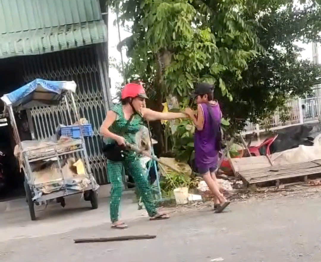 C&ocirc;ng an v&agrave;o cuộc vụ b&eacute; trai b&aacute;n kh&ocirc;ng hết v&eacute; số bị c&ocirc; ruột bạo h&agrave;nh- Ảnh 1.