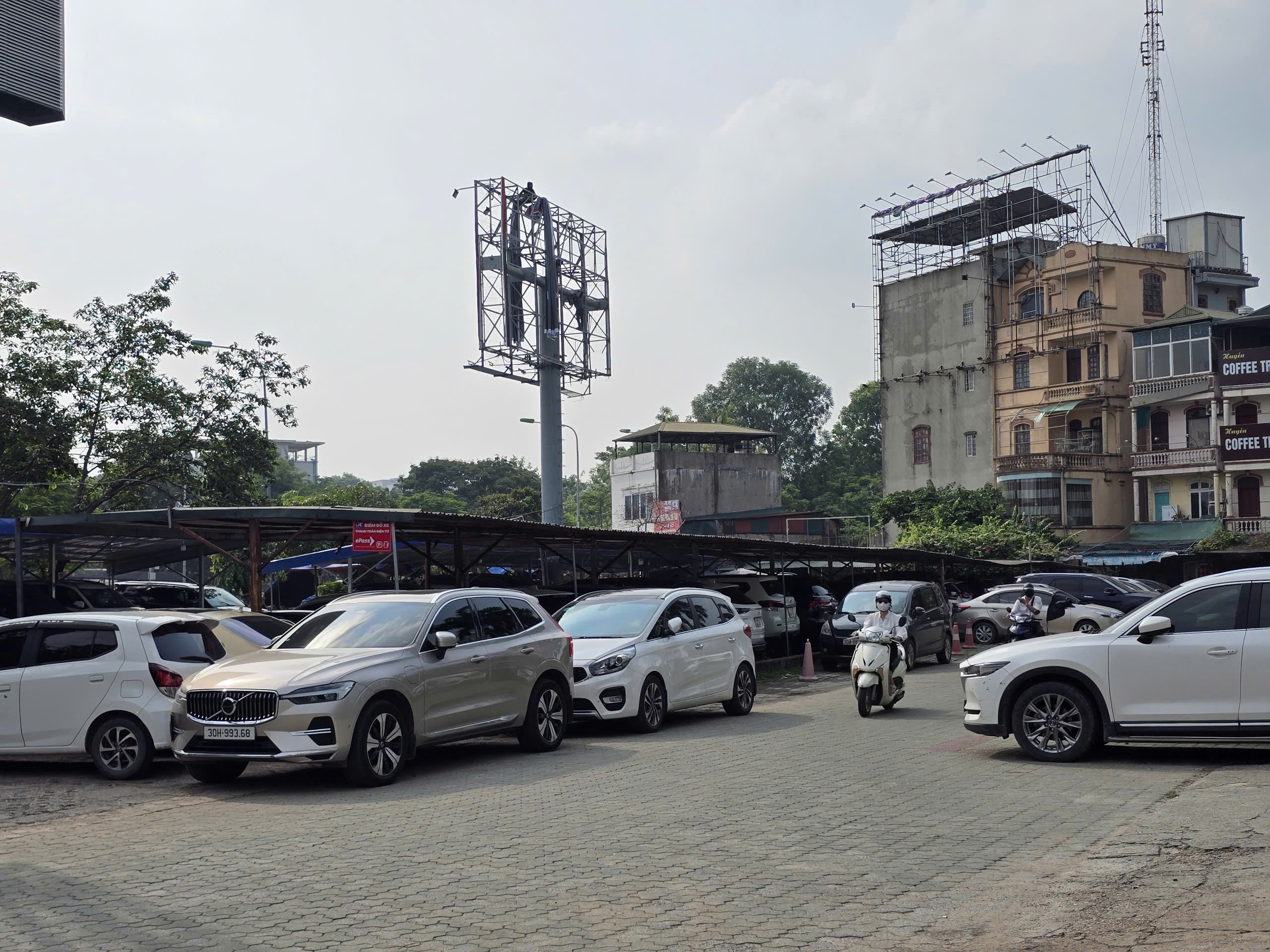 Cận cảnh bốn vị tr&iacute; đủ điều kiện dựng trạm sạc xe điện dọc V&agrave;nh đai 1 H&agrave; Nội- Ảnh 3.