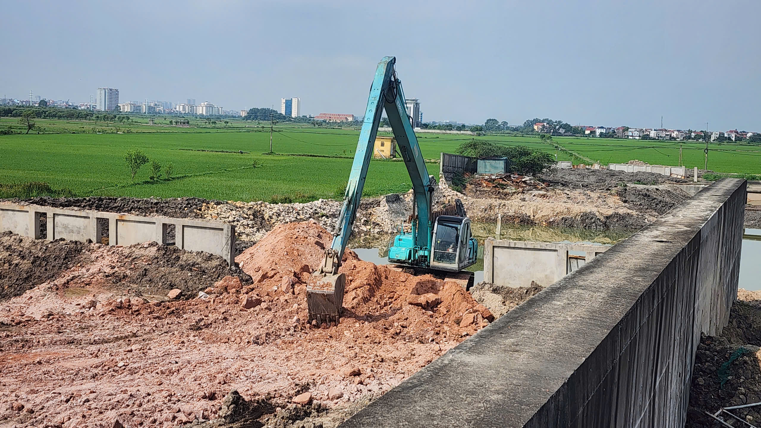 Sau chỉ đạo của Chủ tịch tỉnh Bắc Ninh, dự án trạm bơm trăm tỷ đồng thi công ra sao?- Ảnh 3. Sau chỉ đạo của Chủ tịch tỉnh Bắc Ninh, dự án trạm bơm trăm tỷ đồng thi công ra sao?- Ảnh 3.