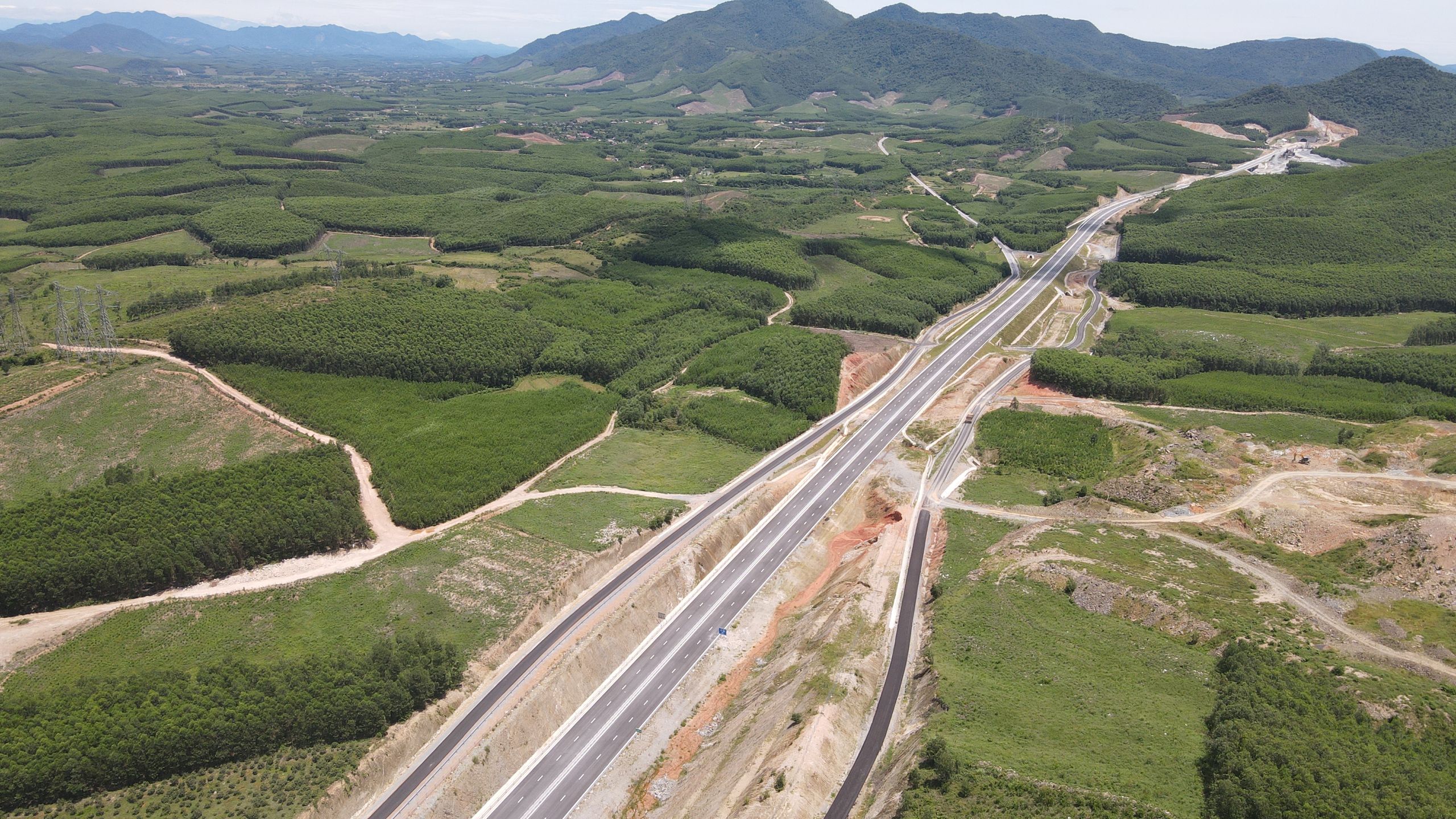 Cao tốc Vũng &Aacute;ng - B&ugrave;ng tăng tốc về đ&iacute;ch trước 19/8- Ảnh 4.