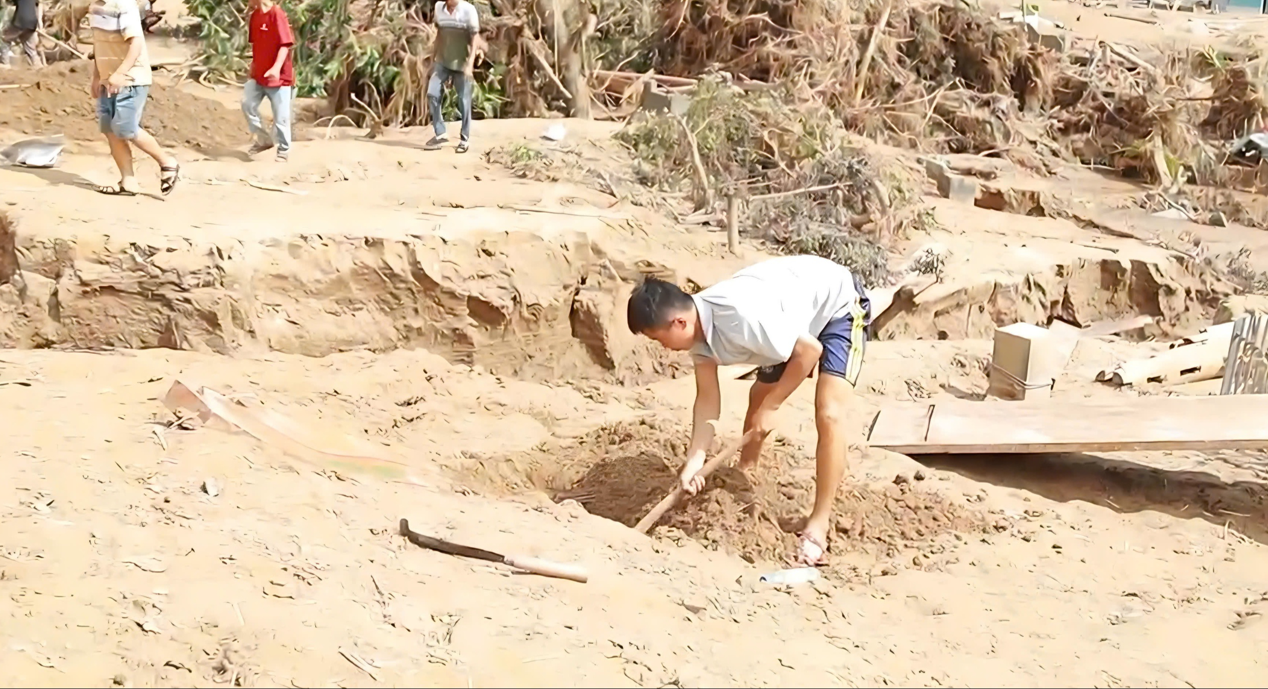 Nghệ An: Người d&acirc;n v&ugrave;ng rốn lũ Mỹ L&yacute; trĩu nặng &acirc;u lo, nỗ lực ổn định cuộc sống- Ảnh 9.
