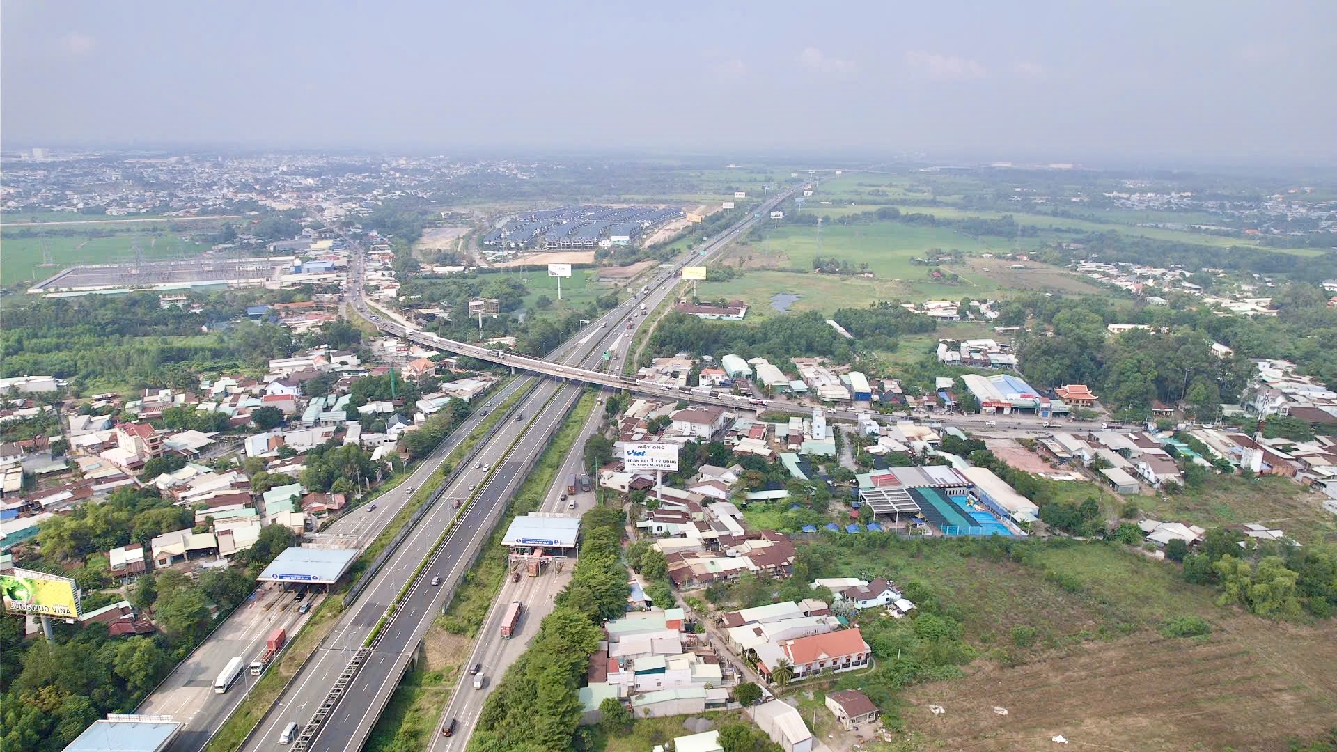 Triển khai cắm cọc giải ph&oacute;ng mặt bằng dự &aacute;n mở rộng cao tốc TP.HCM - Long Th&agrave;nh- Ảnh 1.