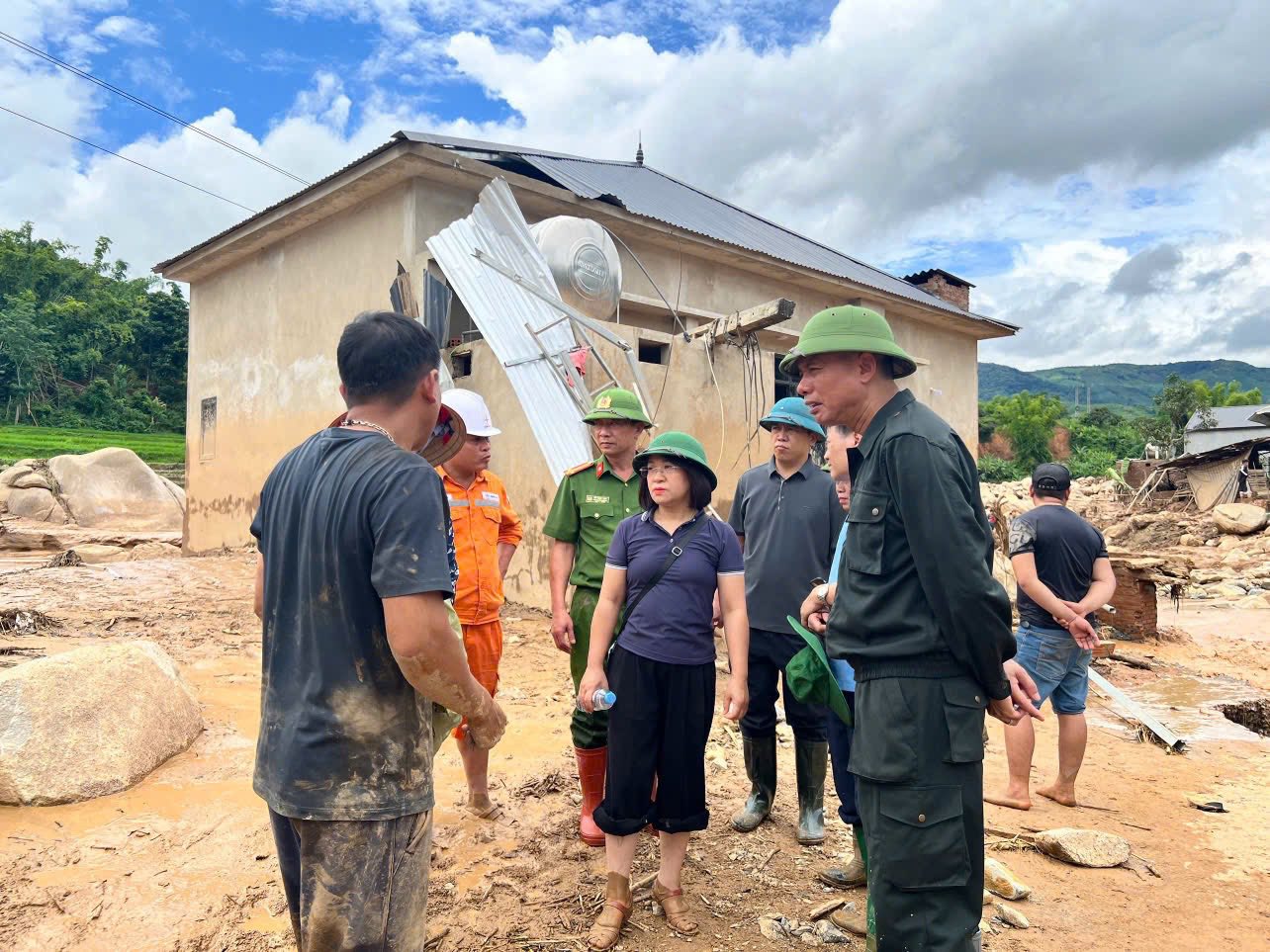 Nỗ lực t&igrave;m kiếm nạn nh&acirc;n mất t&iacute;ch sau lũ qu&eacute;t v&agrave; sạt lở đất ở Sơn La- Ảnh 5.