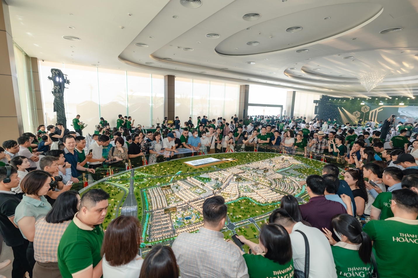 Ra mắt ph&acirc;n khu Mặt trời - Vinhomes Golden City &ldquo;g&acirc;y sốt&rdquo; thị trường- Ảnh 2.