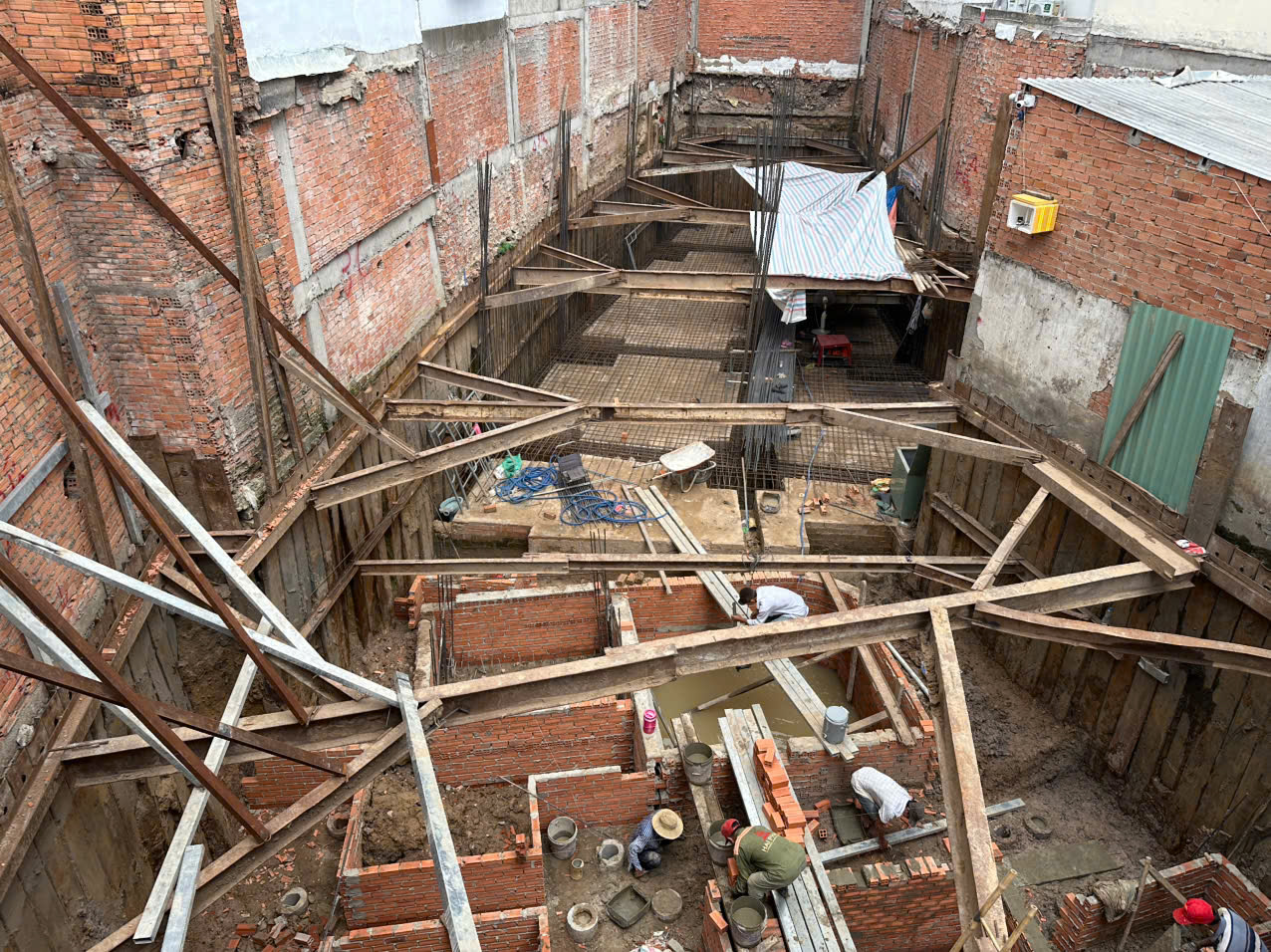 TP.HCM: Đ&igrave;nh chỉ thi c&ocirc;ng c&ocirc;ng tr&igrave;nh l&agrave;m nh&agrave; d&acirc;n nứt, sụt l&uacute;n- Ảnh 3.