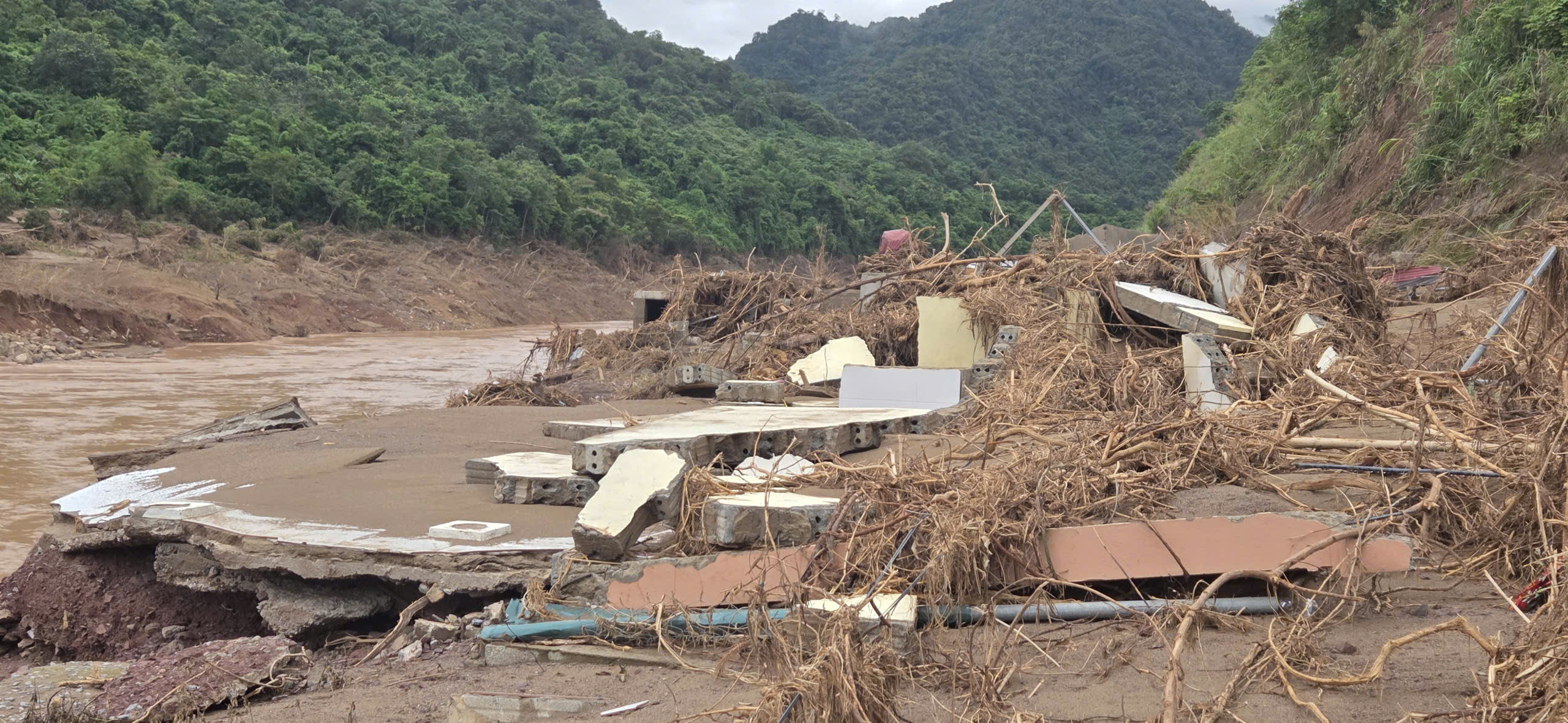 Nghệ An: Người d&acirc;n v&ugrave;ng rốn lũ Mỹ L&yacute; trĩu nặng &acirc;u lo, nỗ lực ổn định cuộc sống- Ảnh 4.