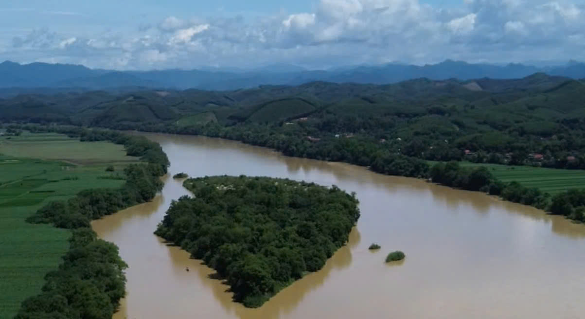 Nghệ An: Bắt giữ ổ nh&oacute;m đ&aacute;nh bạc giữa l&ograve;ng s&ocirc;ng Lam- Ảnh 2.