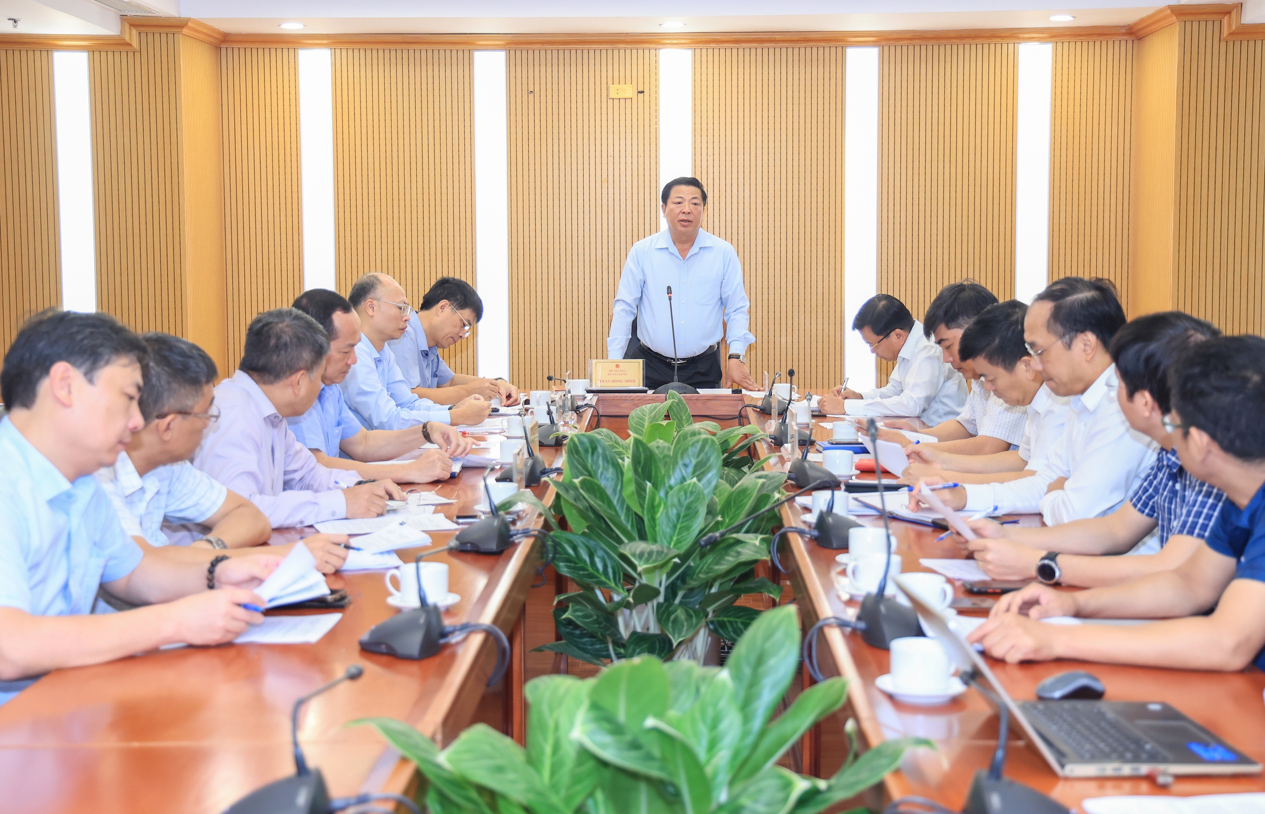 Bộ trưởng Trần Hồng Minh: Khẩn trương r&agrave; so&aacute;t, hệ thống h&oacute;a ti&ecirc;u chuẩn đường sắt- Ảnh 1.