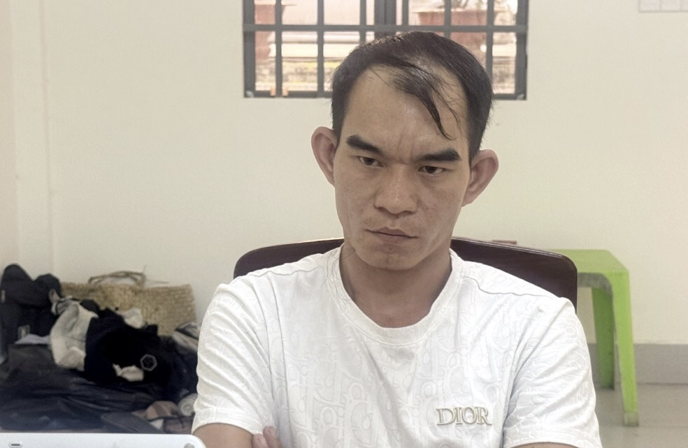 Mạo danh "hiệp sĩ", chiếm đoạt tiền từ người nh&agrave; nạn nh&acirc;n bị lừa b&aacute;n sang Campuchia- Ảnh 1.