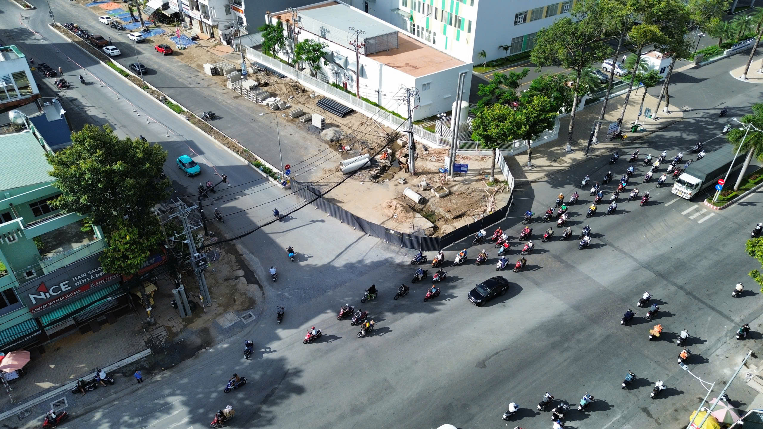 Người dân bức xúc vì tuyến đường hơn 500m nội ô Cần Thơ thi công ì ạch- Ảnh 1.