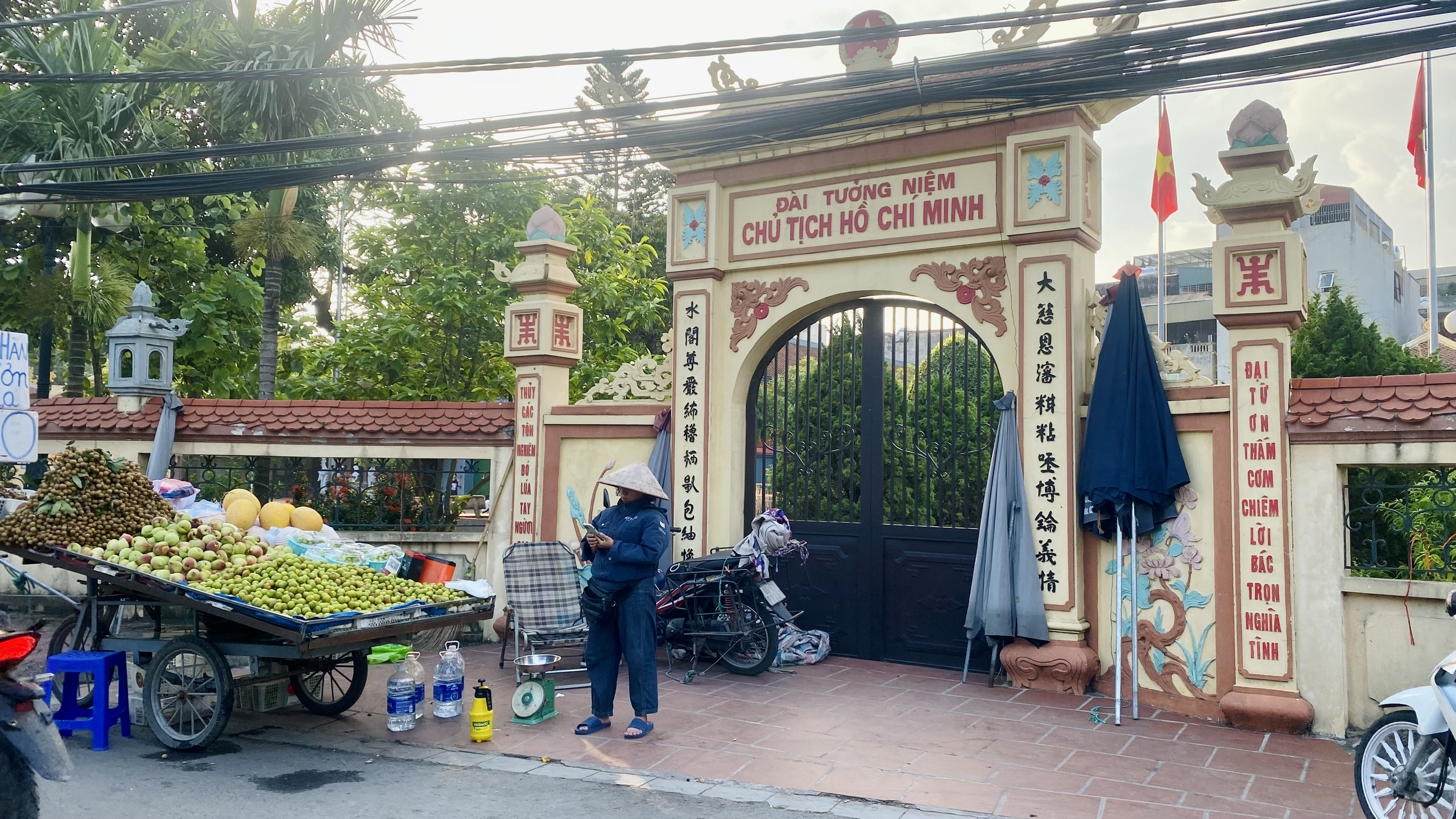 Bao giờ dẹp được chợ c&oacute;c, chợ tạm tr&ecirc;n địa b&agrave;n H&agrave; Nội?- Ảnh 4.