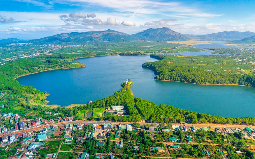 Bí thư Tỉnh ủy Gia Lai: Chủ tịch xã điều hành công việc như "của một tỉnh thu nhỏ"- Ảnh 3. Gia Lai: Đổi mới phương thức làm việc, tạo môi trường đầu tư minh bạch