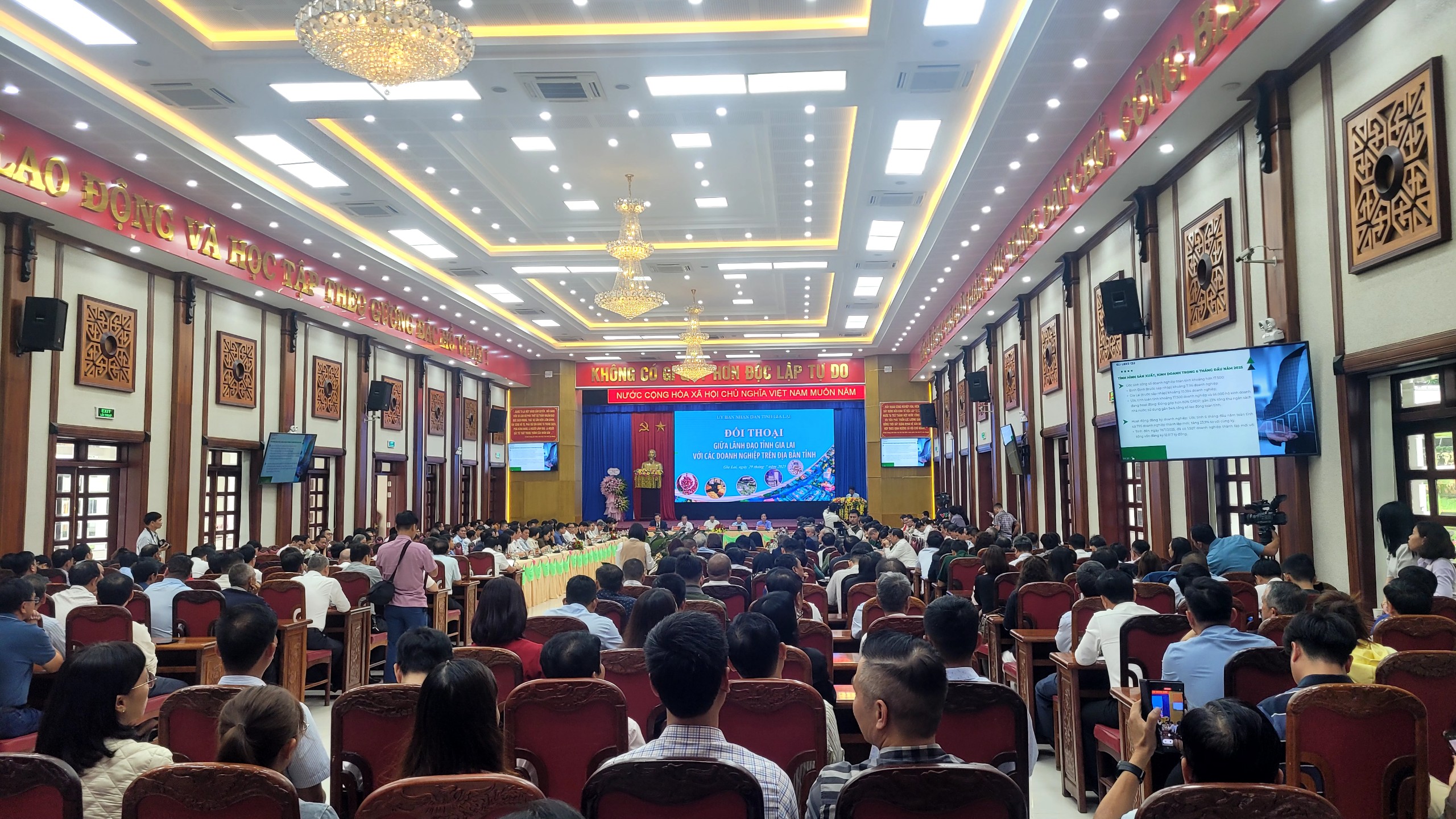 Gia Lai: Đổi mới phương thức làm việc, tạo môi trường đầu tư minh bạch- Ảnh 1. Gia Lai: Đổi mới phương thức làm việc, tạo môi trường đầu tư minh bạch- Ảnh 1.