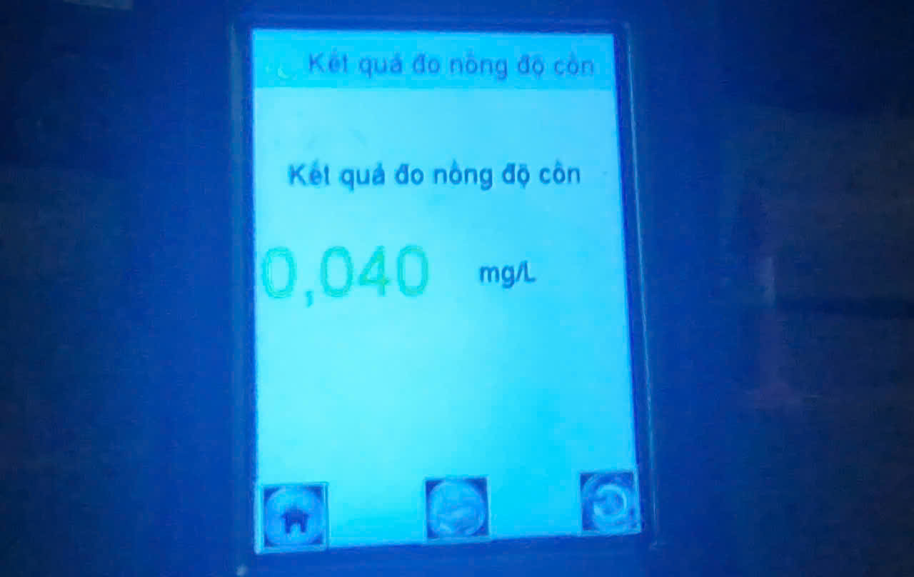 Tài xế ngỡ ngàng khi cảnh sát giao thông Cao Bằng mật phục xử lý lúc vừa rời quán nhậu- Ảnh 8. Tài xế ngỡ ngàng khi cảnh sát giao thông Cao Bằng mật phục xử lý lúc vừa rời quán nhậu- Ảnh 8.