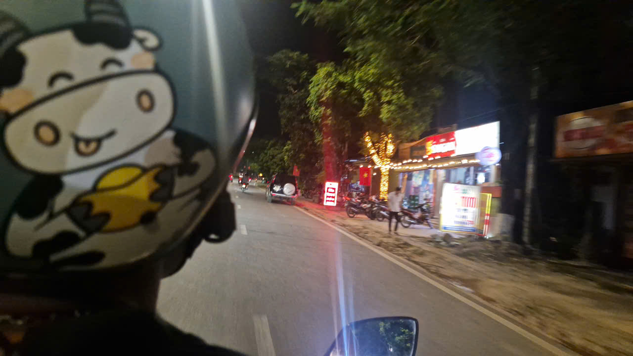 Tài xế ngỡ ngàng khi cảnh sát giao thông Cao Bằng mật phục xử lý lúc vừa rời quán nhậu- Ảnh 1. Tài xế ngỡ ngàng khi cảnh sát giao thông Cao Bằng mật phục xử lý lúc vừa rời quán nhậu- Ảnh 1.