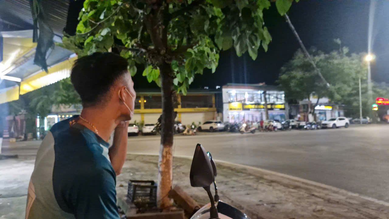 Tài xế ngỡ ngàng khi cảnh sát giao thông Cao Bằng mật phục xử lý lúc vừa rời quán nhậu- Ảnh 3. Tài xế ngỡ ngàng khi cảnh sát giao thông Cao Bằng mật phục xử lý lúc vừa rời quán nhậu- Ảnh 3.