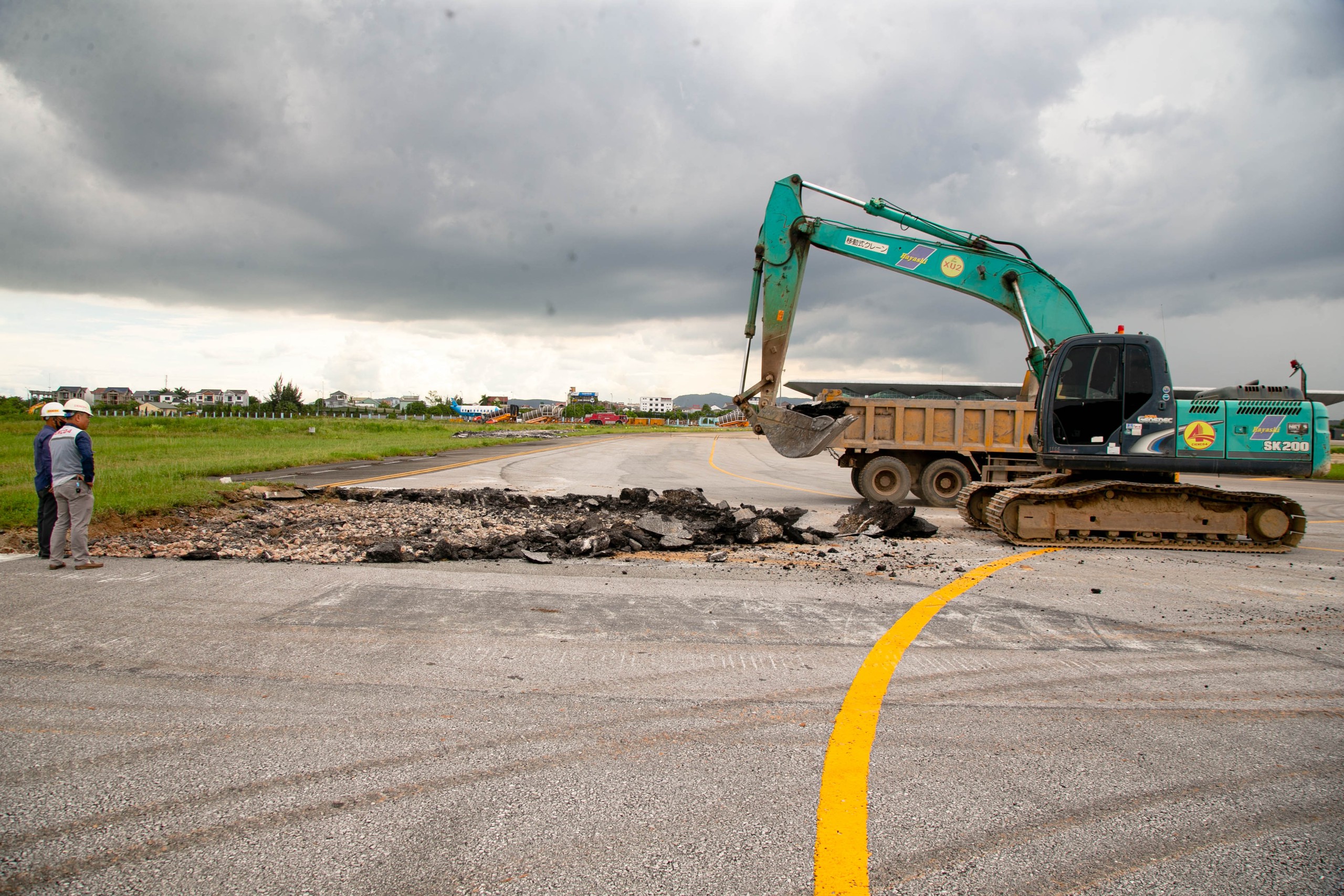 Dự &aacute;n n&acirc;ng cấp s&acirc;n bay quốc tế Vinh: "3 ca, 4 k&iacute;p" ngay từ những ng&agrave;y đầu- Ảnh 14.