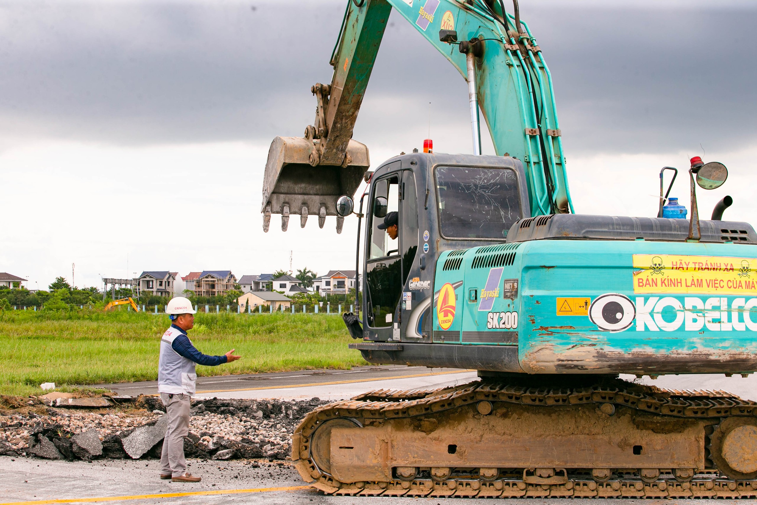 Dự &aacute;n n&acirc;ng cấp s&acirc;n bay quốc tế Vinh: "3 ca, 4 k&iacute;p" ngay từ những ng&agrave;y đầu- Ảnh 12.