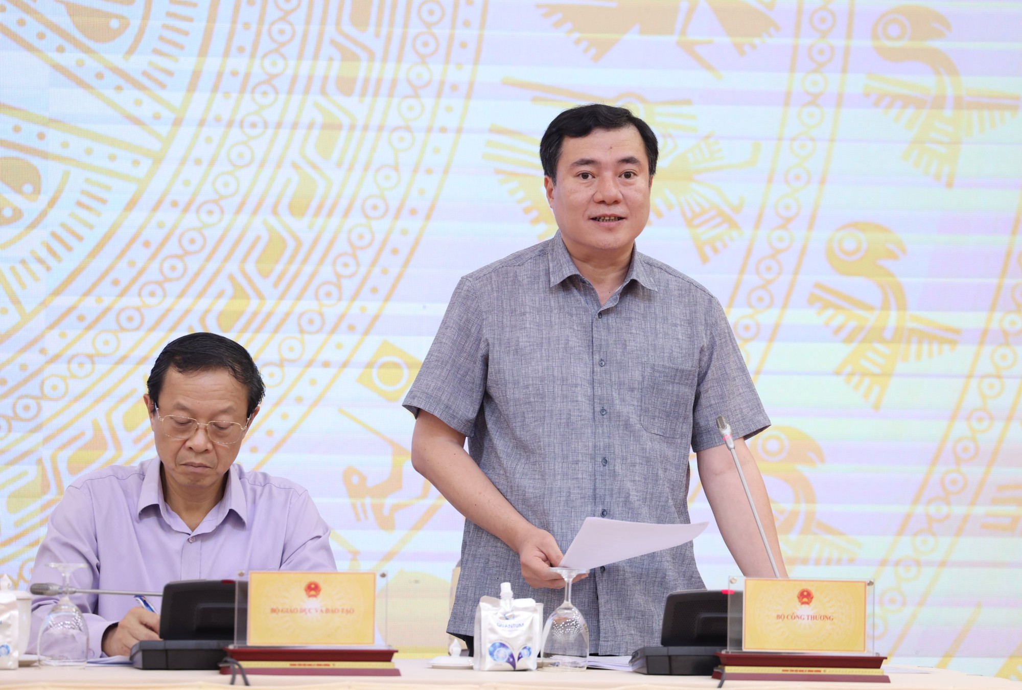 Bộ C&ocirc;ng an: Chưa thể đ&aacute;nh gi&aacute; hết hệ lụy sức khỏe người ti&ecirc;u d&ugrave;ng vụ dầu giả Ofood- Ảnh 2.