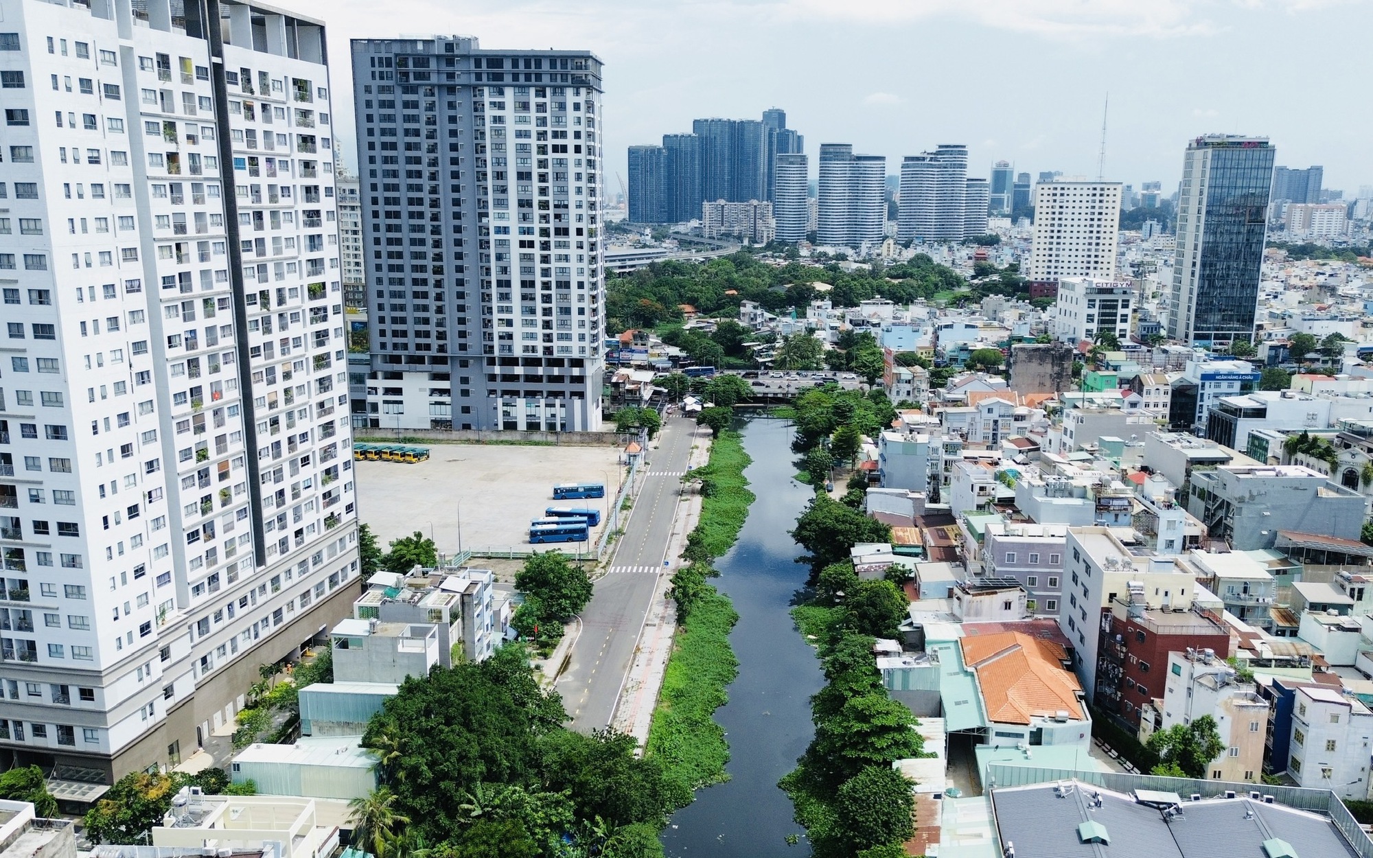 TP.HCM: T&igrave;m c&aacute;ch gỡ vướng 17 dự &aacute;n nh&agrave; ở thương mại chưa được cấp sổ hồng