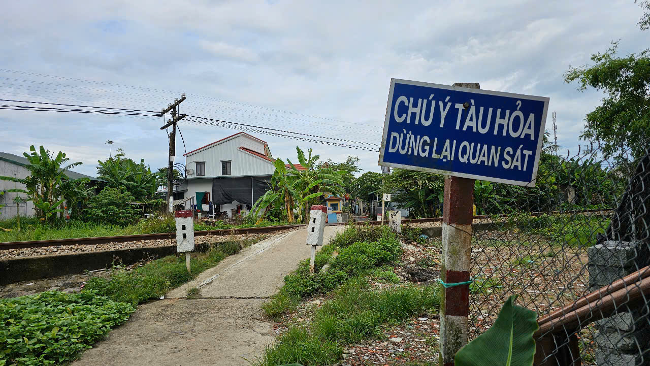 Huế: R&agrave;o đ&oacute;ng c&aacute;c lối đi &ldquo;tử thần&rdquo; băng ngang đường sắt Bắc - Nam- Ảnh 4.