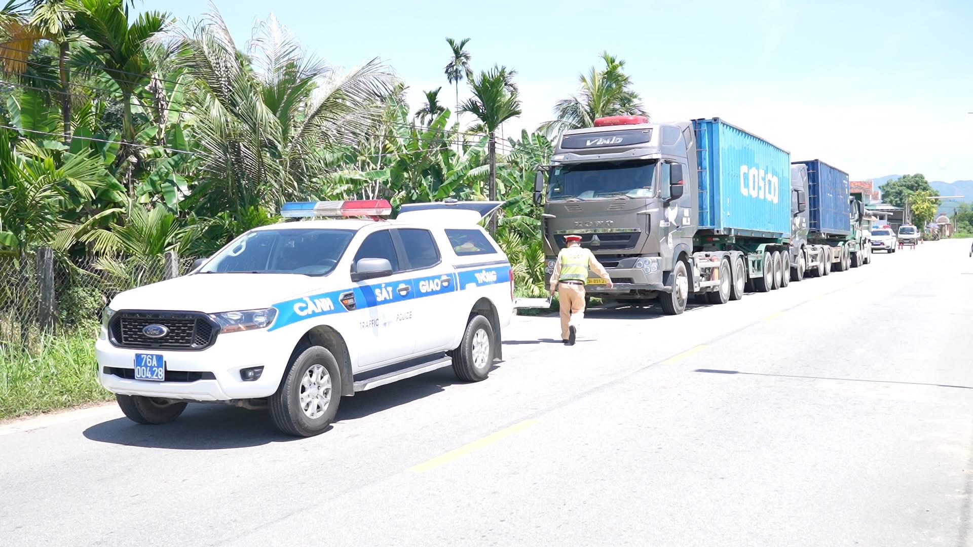 T&agrave;i xế chở qu&aacute; tải, chủ doanh nghiệp bị phạt 70 triệu đồng- Ảnh 1.