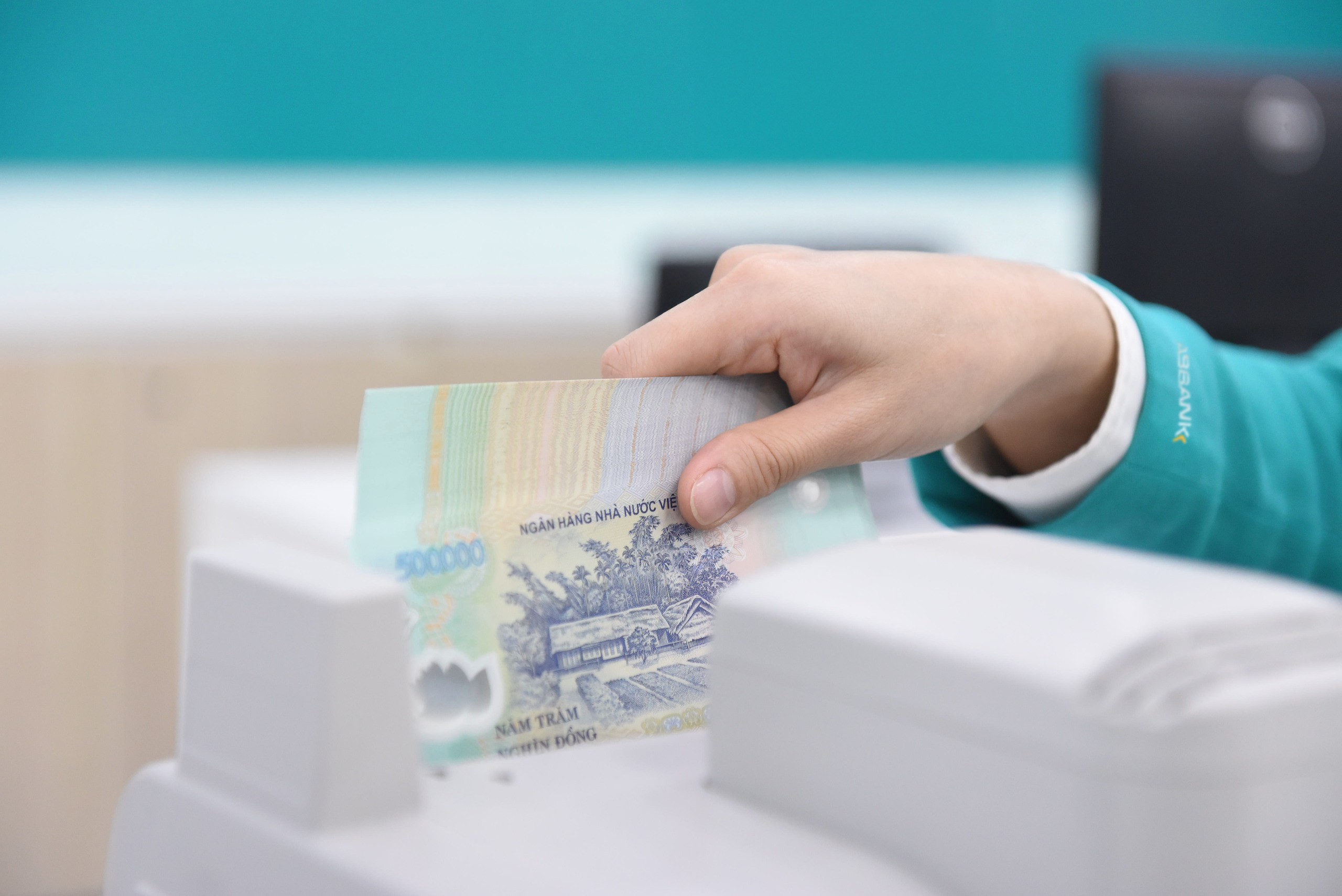 ABBANK hoàn thành hơn 90% kế hoạch năm, các hoạt động kinh doanh bứt phá mạnh mẽ- Ảnh 2. ABBANK hoàn thành hơn 90% kế hoạch năm, các hoạt động kinh doanh bứt phá mạnh mẽ- Ảnh 2.