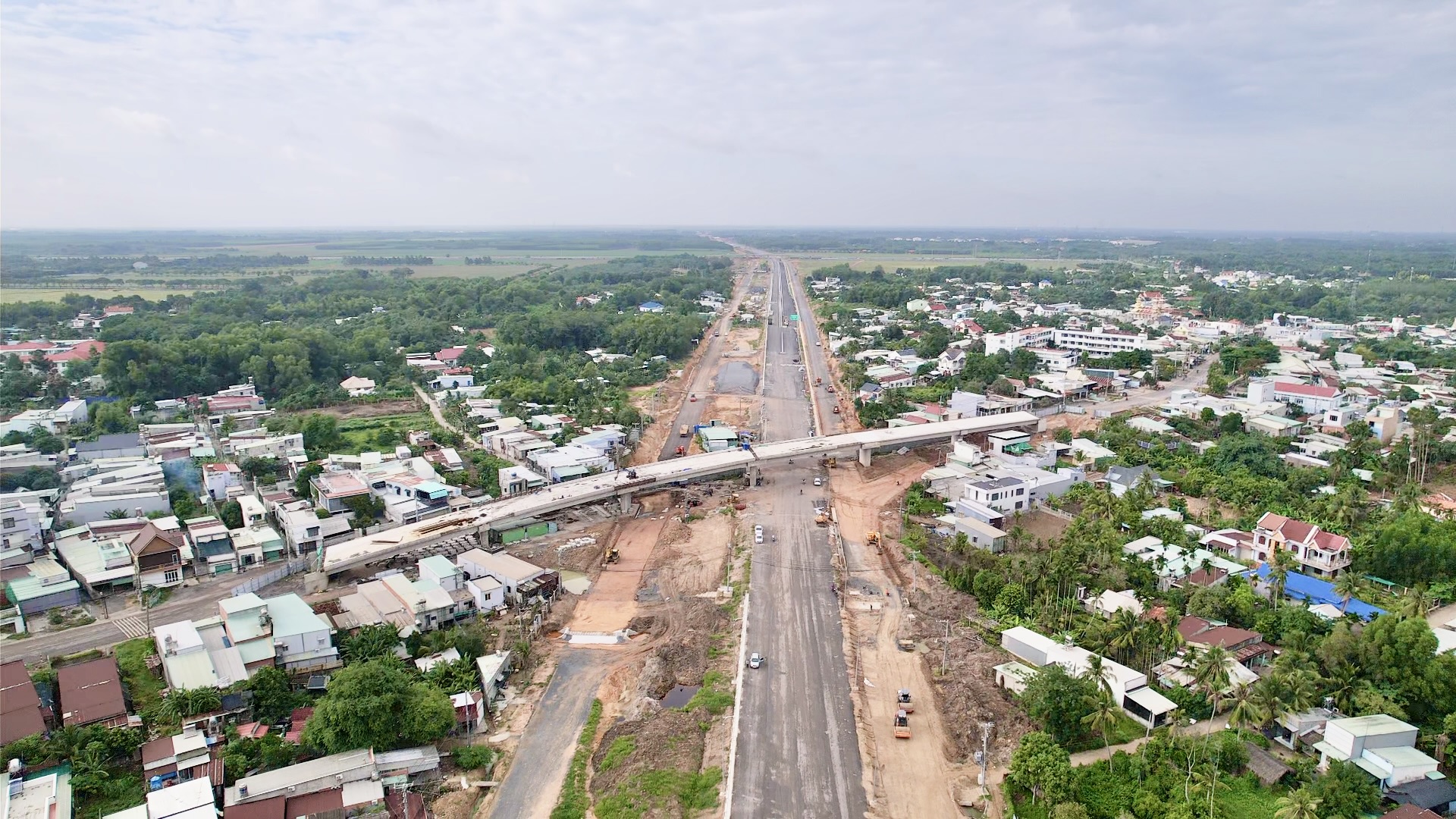 Chạy nước rút trên cầu ngàn tỷ đồng lớn nhất Vành đai 3 TP.HCM trước giờ G 19/8- Ảnh 10. Chạy nước rút trên cầu ngàn tỷ đồng lớn nhất Vành đai 3 TP.HCM trước giờ G 19/8- Ảnh 10.