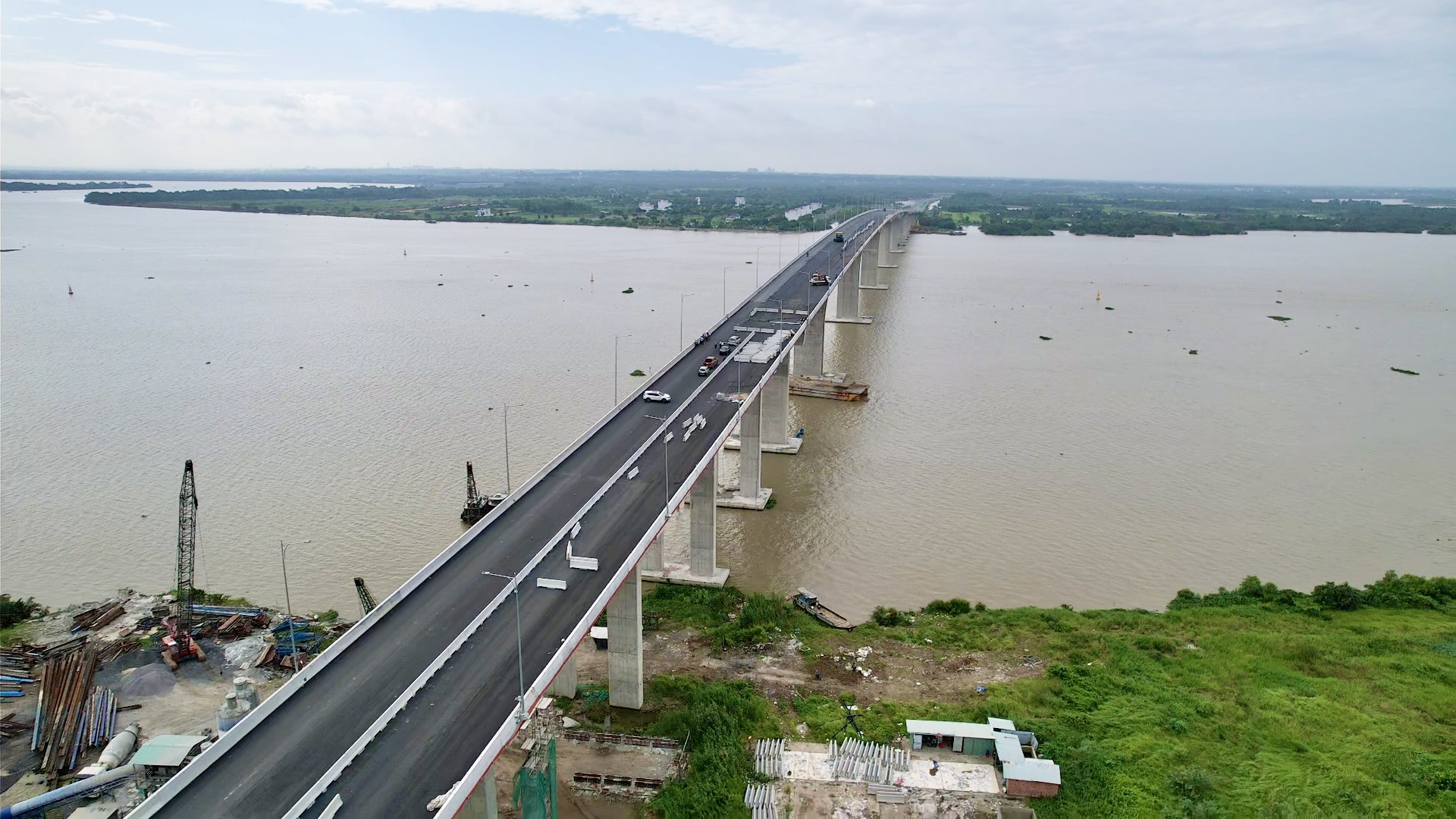 Chạy nước rút trên cầu ngàn tỷ đồng lớn nhất Vành đai 3 TP.HCM trước giờ G 19/8- Ảnh 7. Chạy nước rút trên cầu ngàn tỷ đồng lớn nhất Vành đai 3 TP.HCM trước giờ G 19/8- Ảnh 7.