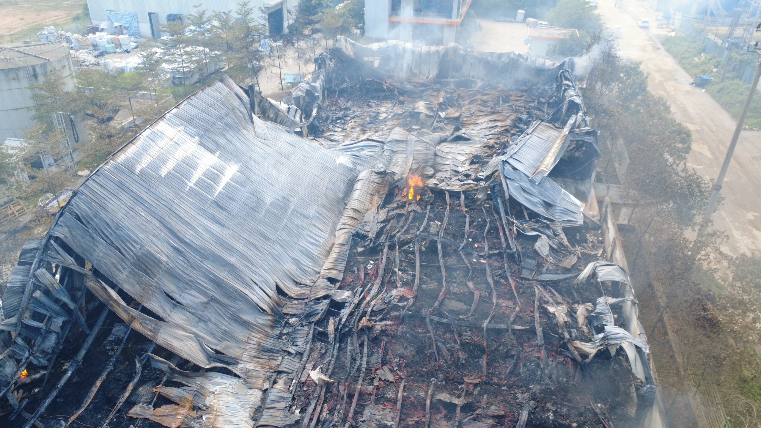 L&agrave;o Cai: Thiệt hại vụ ch&aacute;y lớn tại C&ocirc;ng ty LTT ước t&iacute;nh 45 tỷ đồng- Ảnh 3.