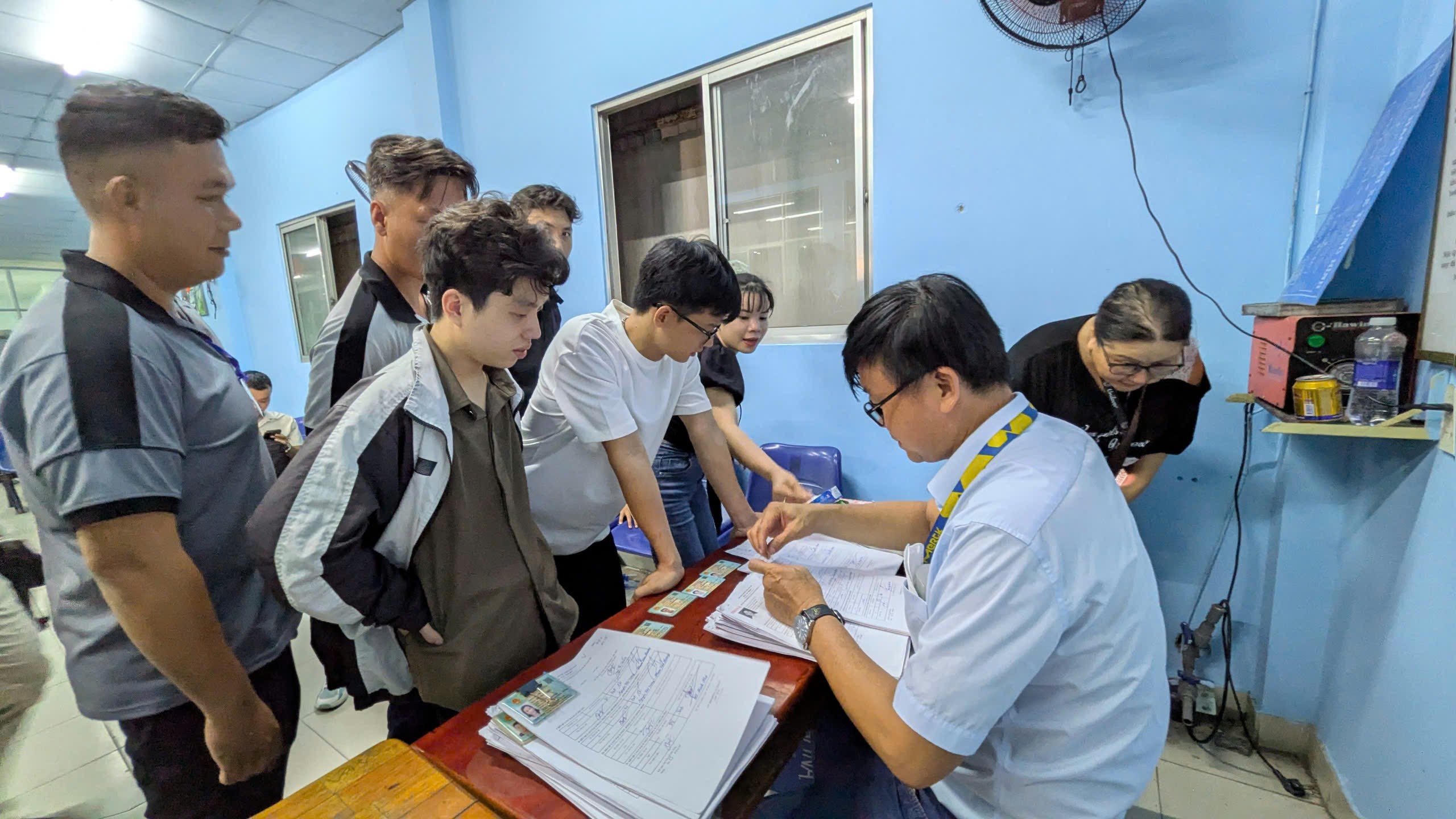 TP.HCM tổ chức thi sát hạch lái xe xuyên đêm cho người dân- Ảnh 3. TP.HCM tổ chức thi sát hạch lái xe xuyên đêm cho người dân- Ảnh 3.