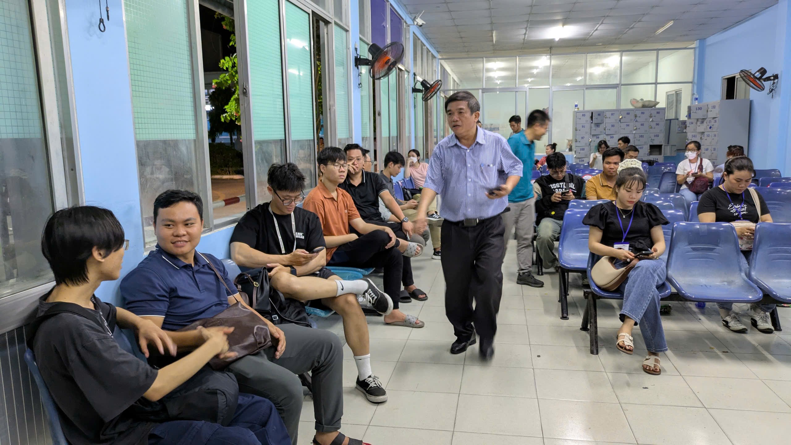 TP.HCM tổ chức thi sát hạch lái xe xuyên đêm cho người dân- Ảnh 2. TP.HCM tổ chức thi sát hạch lái xe xuyên đêm cho người dân- Ảnh 2.