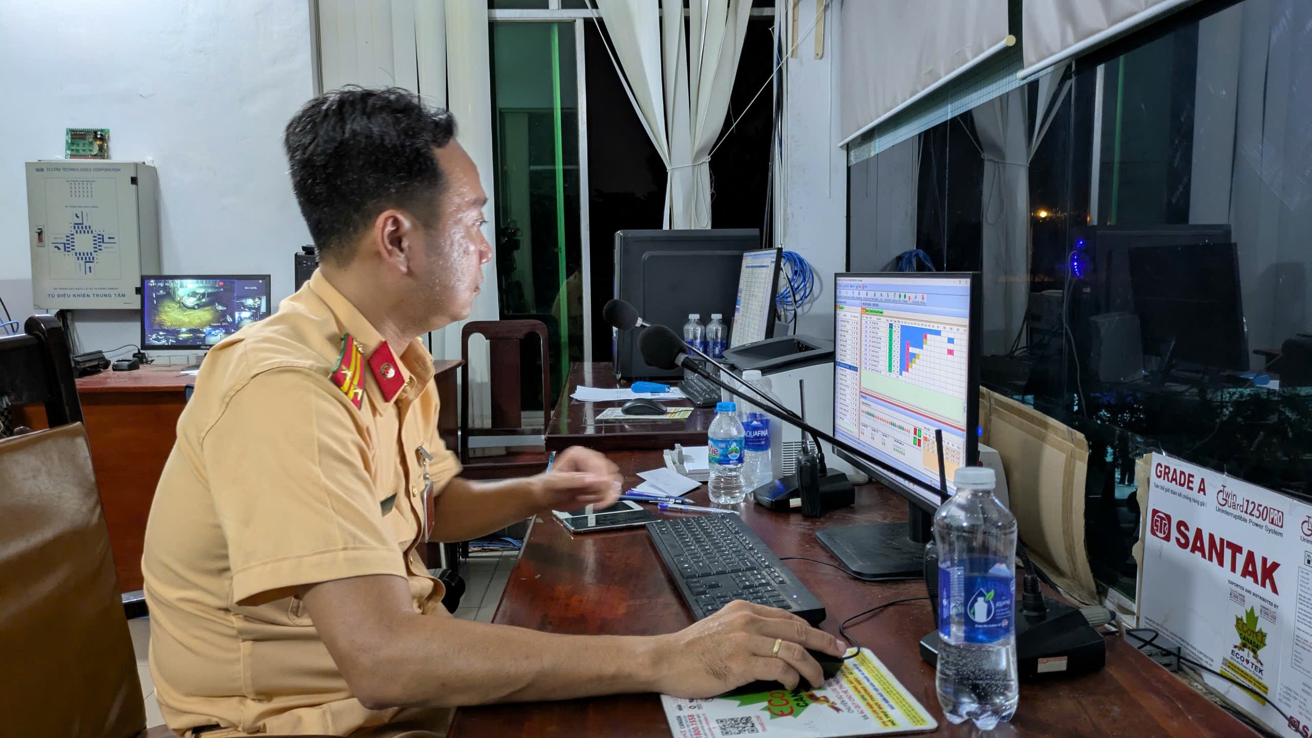 TP.HCM tổ chức thi sát hạch lái xe xuyên đêm cho người dân- Ảnh 5. TP.HCM tổ chức thi sát hạch lái xe xuyên đêm cho người dân- Ảnh 5.