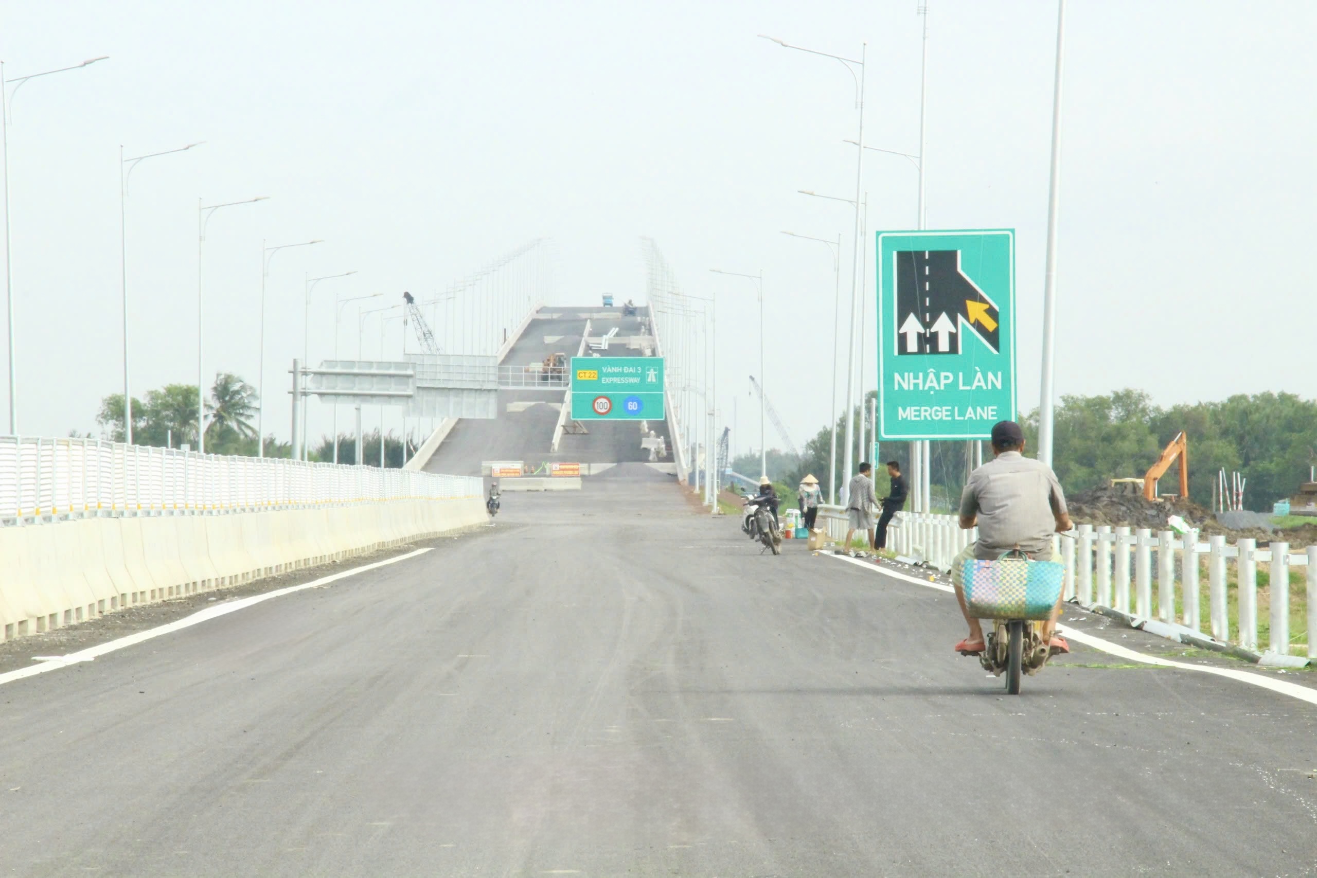 Chạy nước rút trên cầu ngàn tỷ đồng lớn nhất Vành đai 3 TP.HCM trước giờ G 19/8- Ảnh 6. Chạy nước rút trên cầu ngàn tỷ đồng lớn nhất Vành đai 3 TP.HCM trước giờ G 19/8- Ảnh 6.