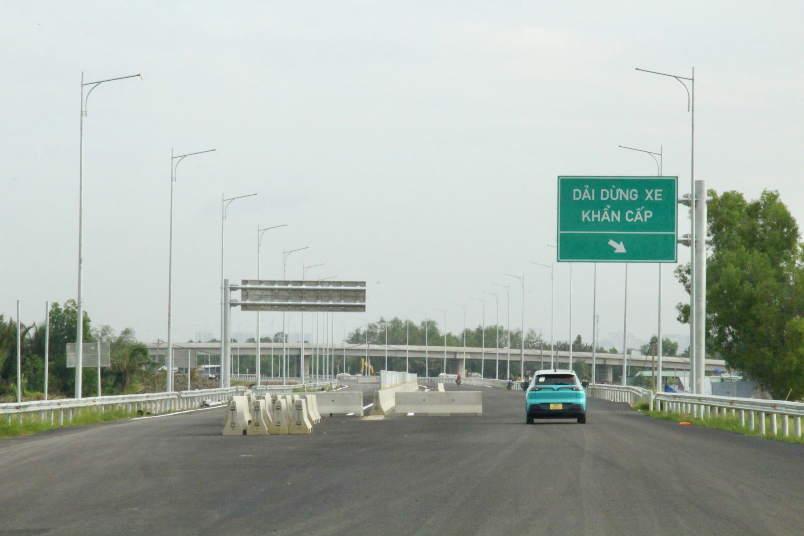 Chạy nước rút trên cầu ngàn tỷ đồng lớn nhất Vành đai 3 TP.HCM trước giờ G 19/8- Ảnh 12. Chạy nước rút trên cầu ngàn tỷ đồng lớn nhất Vành đai 3 TP.HCM trước giờ G 19/8- Ảnh 12.