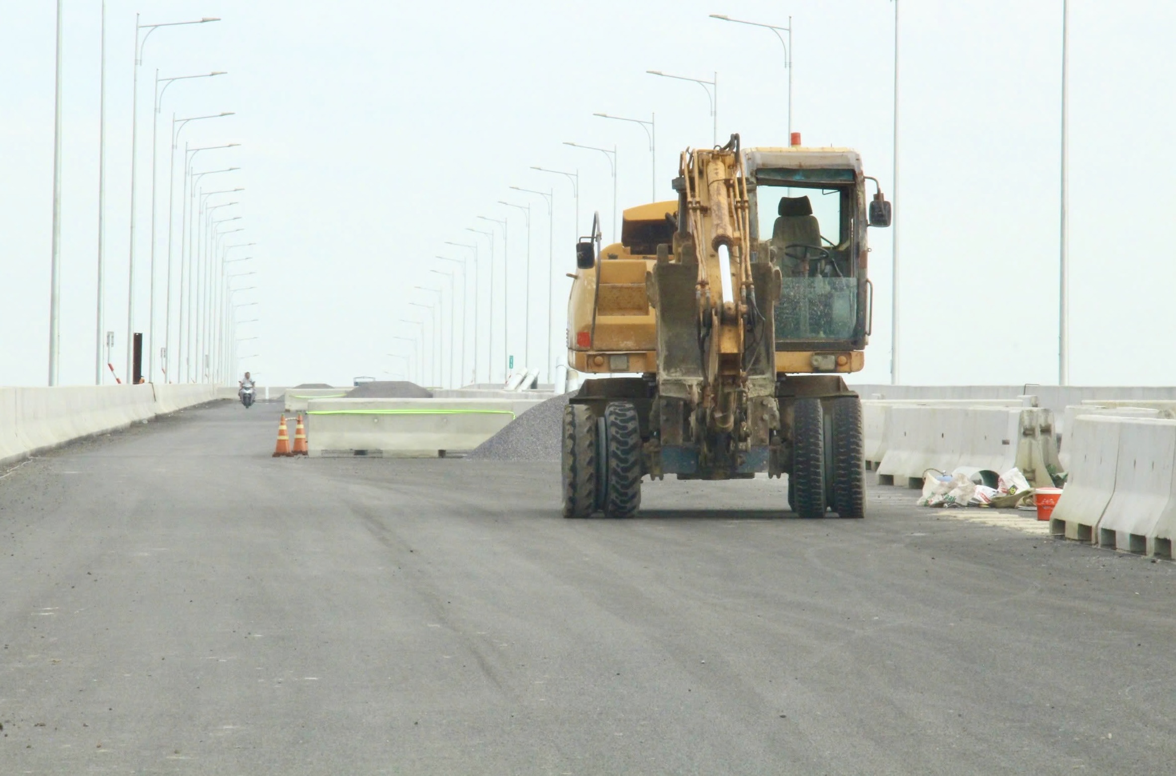 Chạy nước rút trên cầu ngàn tỷ đồng lớn nhất Vành đai 3 TP.HCM trước giờ G 19/8- Ảnh 8. Chạy nước rút trên cầu ngàn tỷ đồng lớn nhất Vành đai 3 TP.HCM trước giờ G 19/8- Ảnh 8.